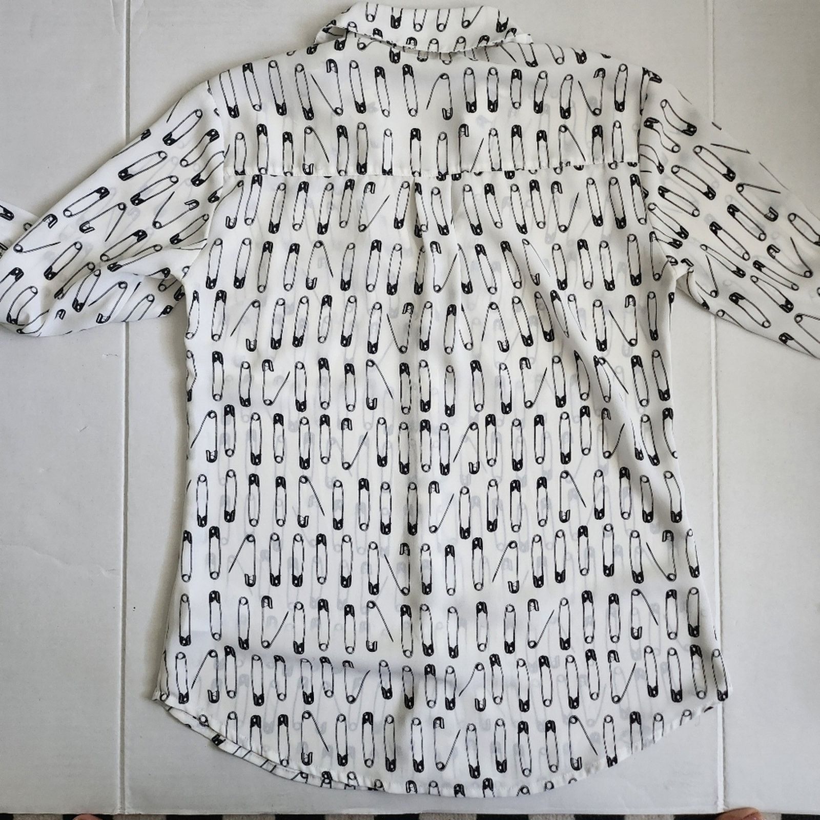 Express Express Portofino Safety Pin Blouse Size XS / US 0-2 / IT 36-38 - 2 Thumbnail