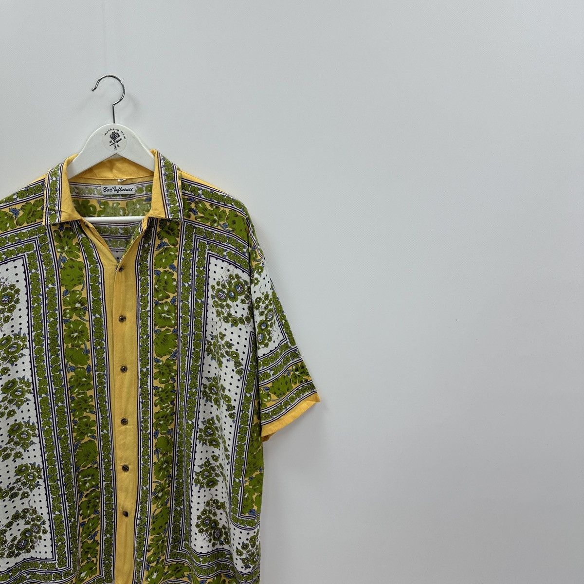 Vintage Vintage 90s Bad Influence Silk Hawaiian shirt y2k floral Size US M / EU 48-50 / 2 - 2 Thumbnail
