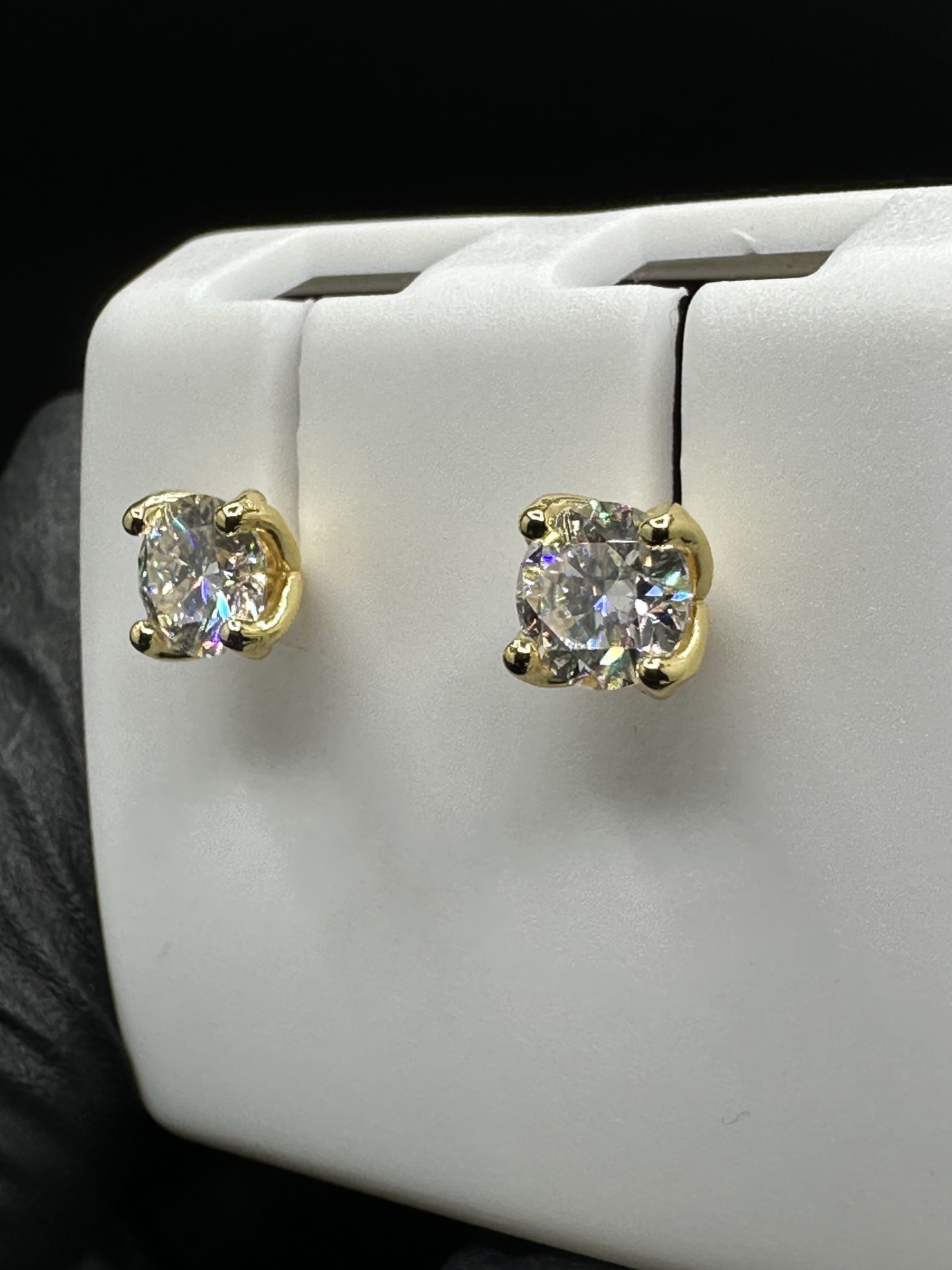 Jewelry MOISSANITE STUD SCREW BACK EARRINGS Size ONE SIZE - 2 Thumbnail
