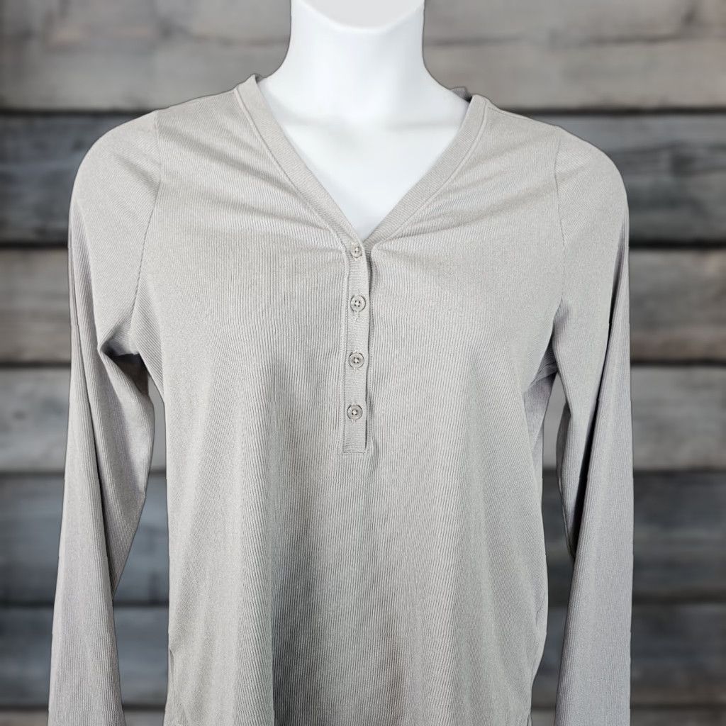 Athleta Athleta Womens Uptempo Ribbed Henley Top Sz 1X Gray Long Sleeve Size XL / US 12-14 / IT 48-50 - 1 Thumbnail