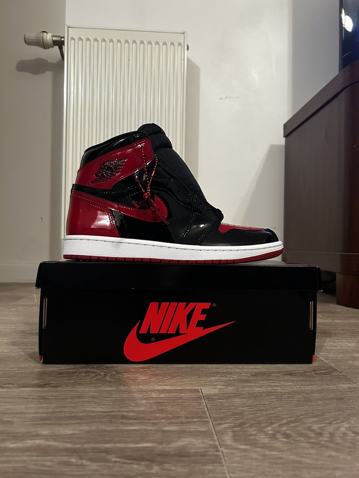 Jordan Brand Air Jordan 1 Retro High Og Patent Bred Size US 9 / EU 42 - 5 Thumbnail