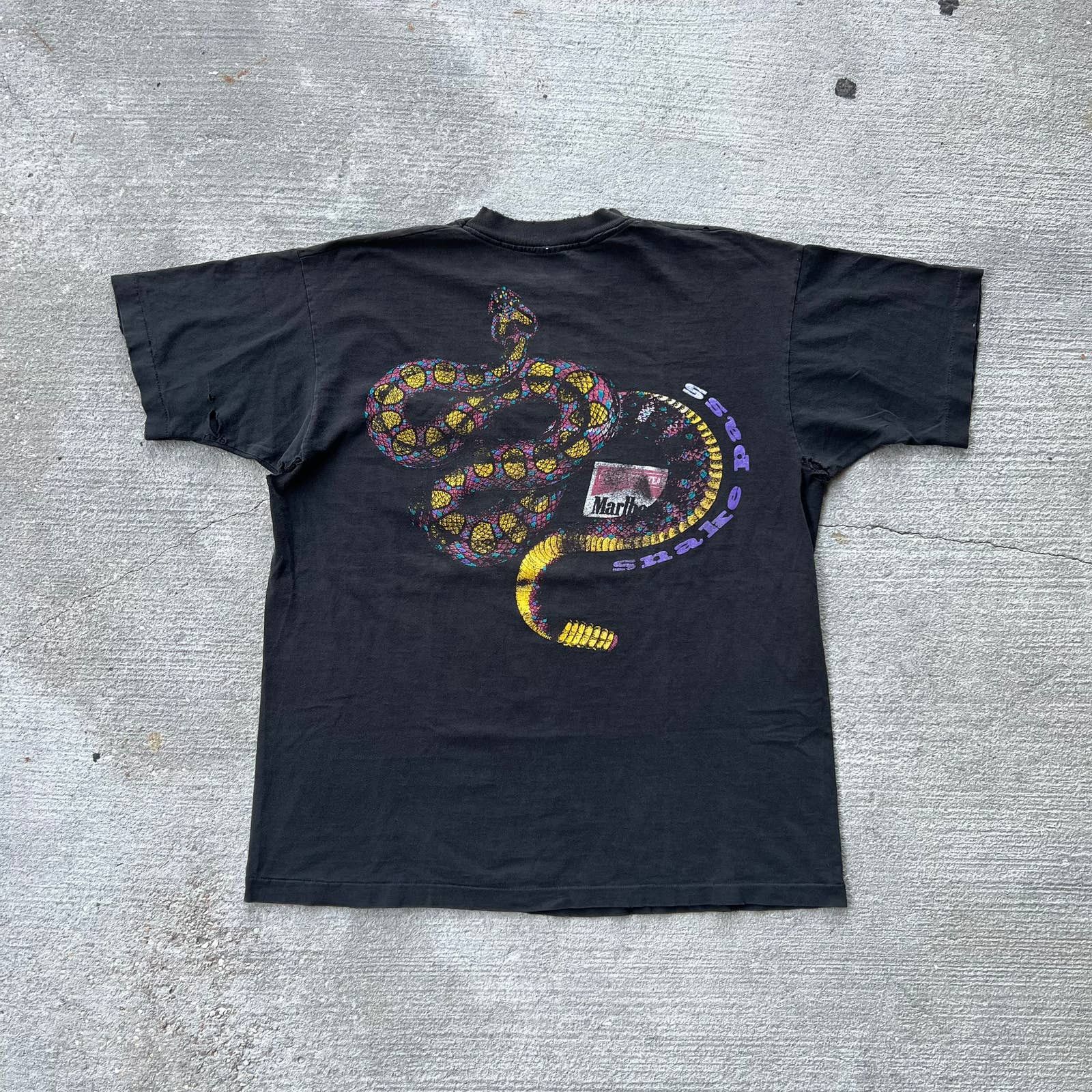 90s Marlboro snake pass vintage T-shirt - トップス