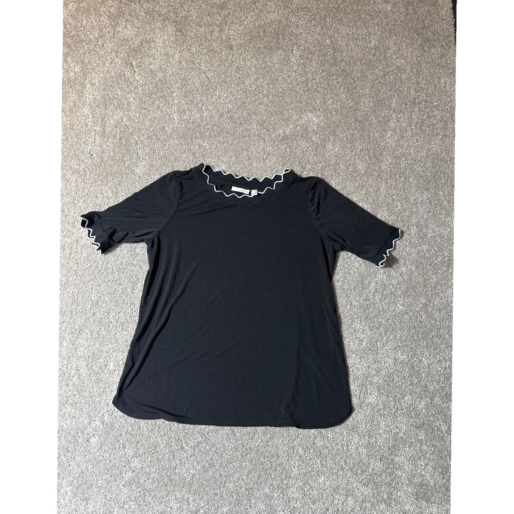 Vintage Susan Graver Blouse L Casual Women Round Neck Short Sleeve Solid Jersey Polyester Blend Black Vintage No Size L / US 10 / IT 46 - 2 Thumbnail