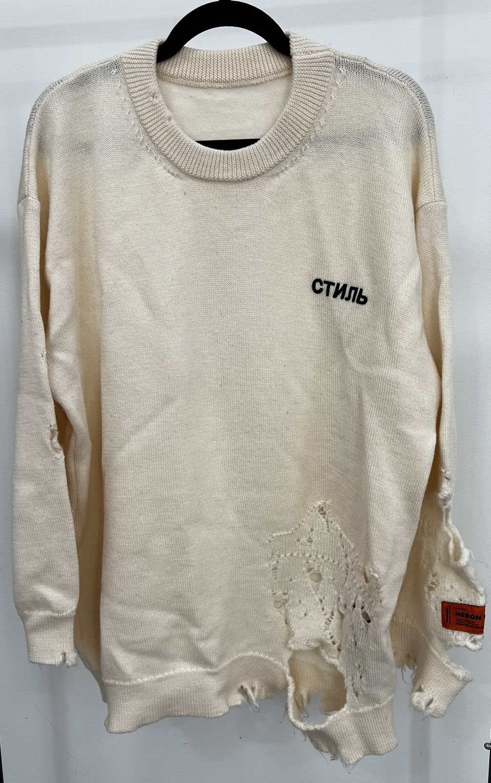 Heron Preston Heron Preston Shredded Knit Crew Sweat in White/Black Size US XL / EU 56 / 4 - 1 Thumbnail