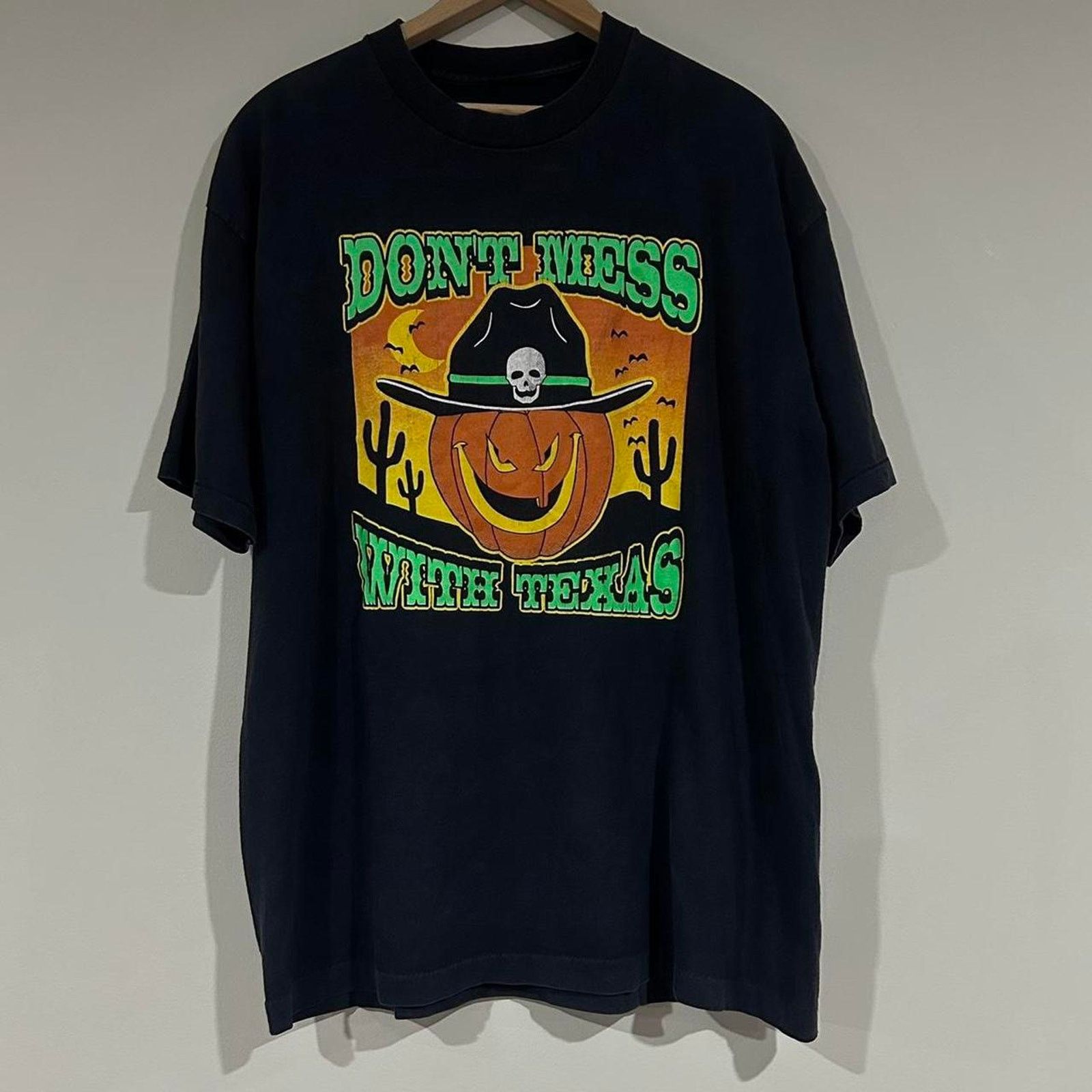 Other Vintage Don’t Mess With Texas Halloween Tee Shirt Size US L / EU 52-54 / 3 - 1 Thumbnail