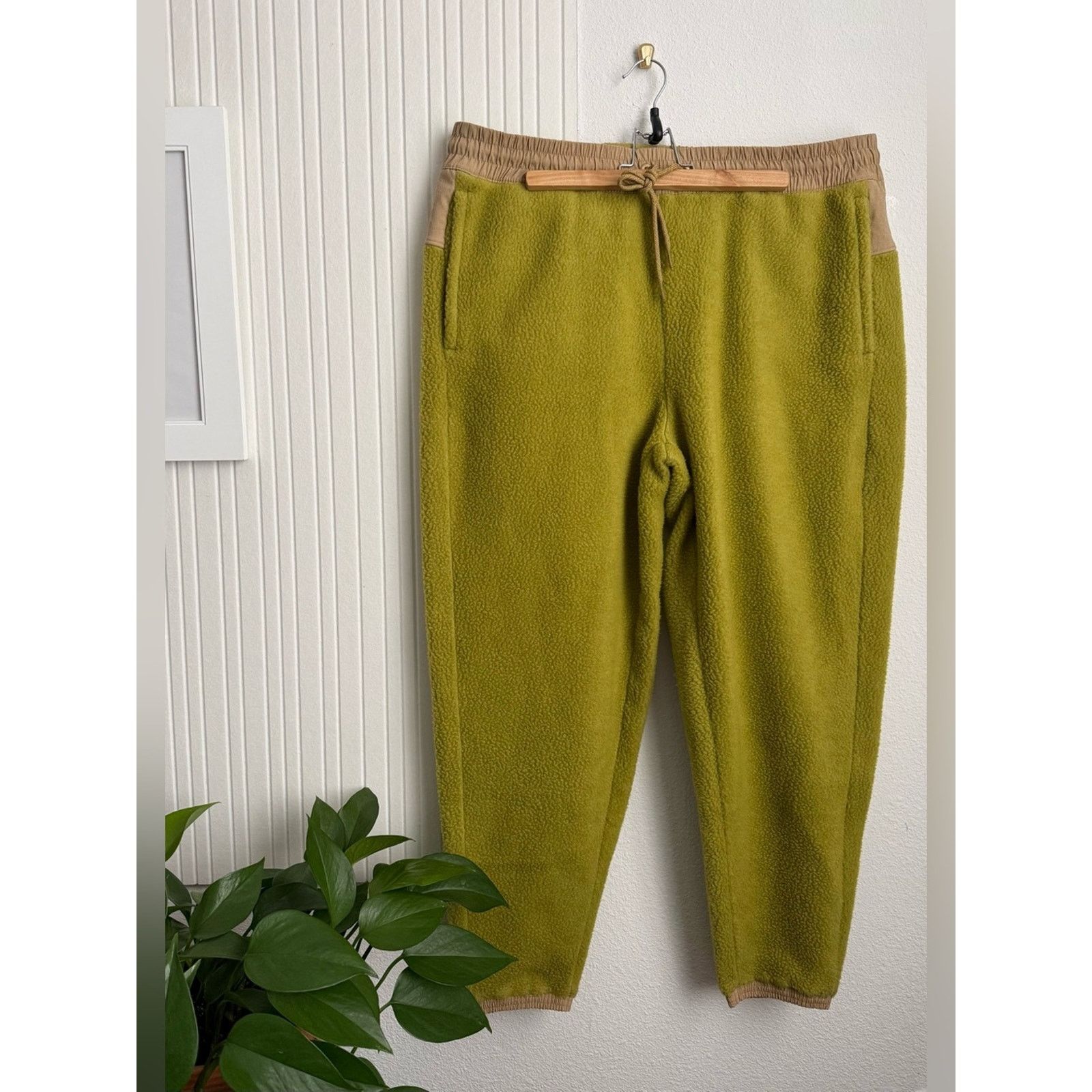 Allbirds allbirds Hazy Lime Fluff Fleece Sweatpants Joggers Size US 39 - 2 Thumbnail