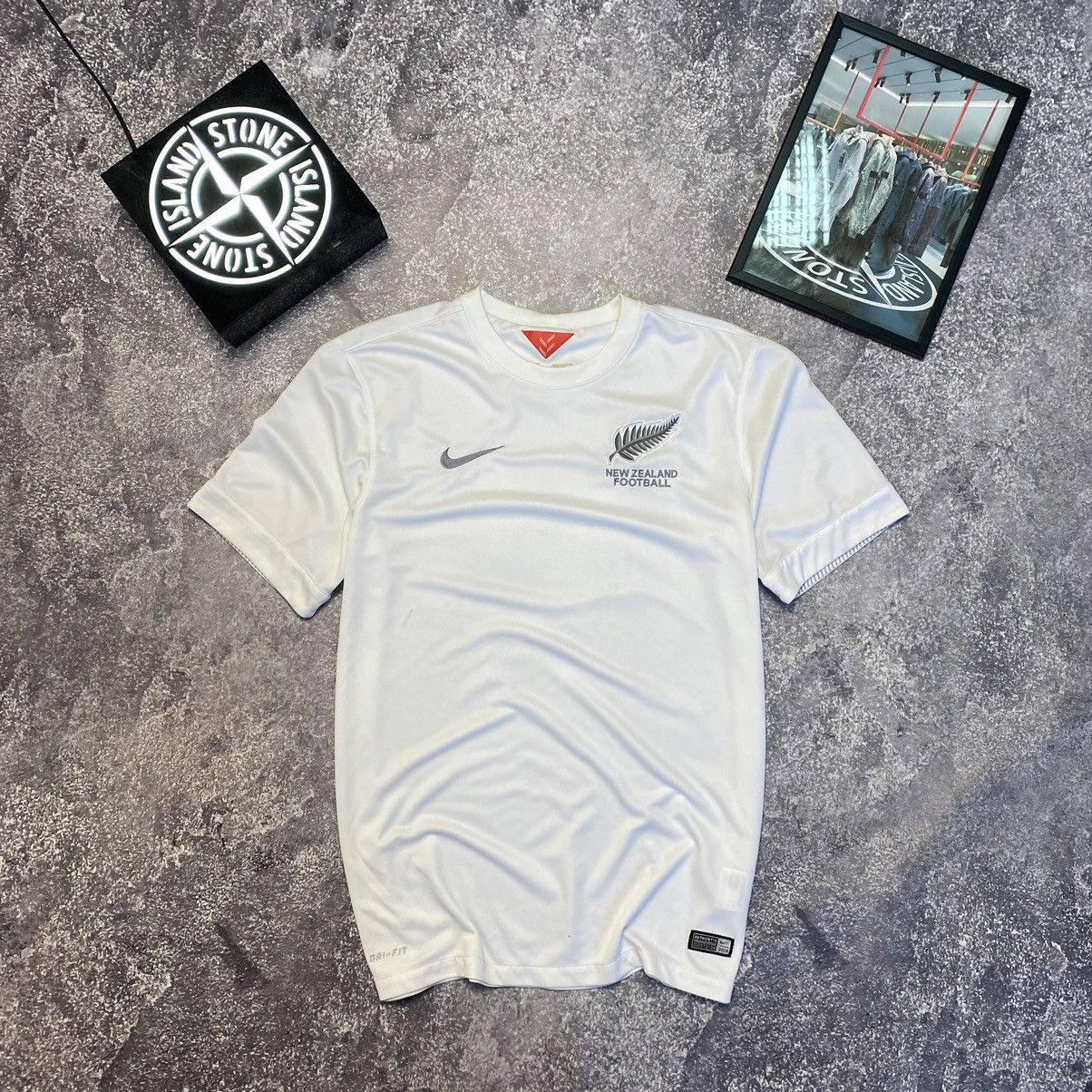 Vintage Vintage Nike FC New Zealand Football National team jersey Size US L / EU 52-54 / 3 - 2 Thumbnail