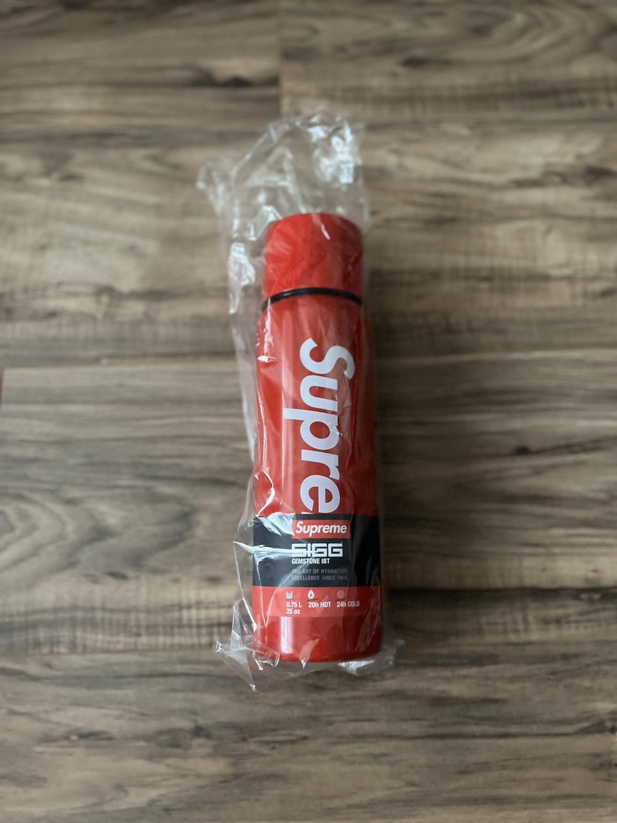 Supreme SIGG Vacuum Insulated 0.75L Bottle