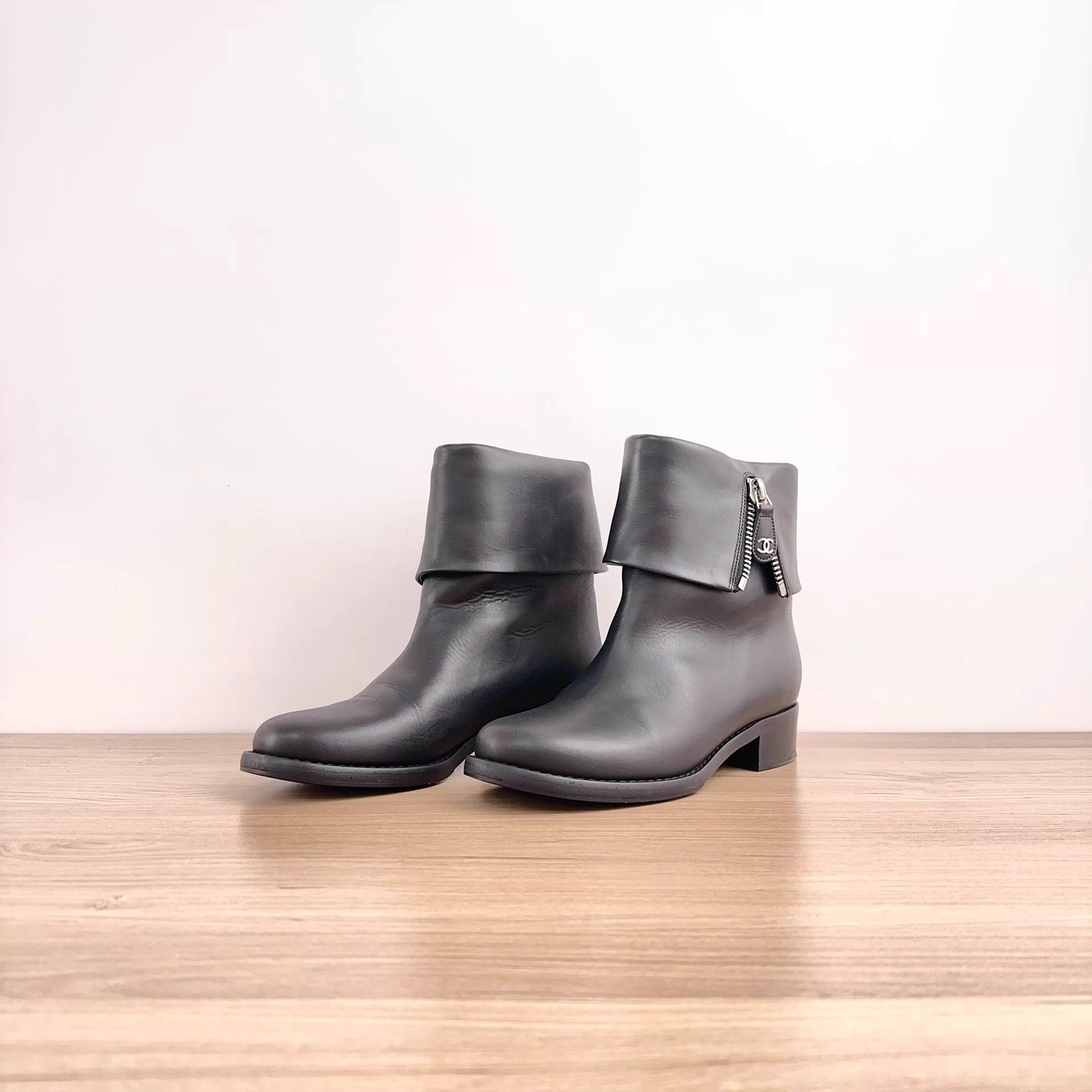 Chanel CHANEL Boots EU 36.5 Size US 6 / IT 36 - 1 Thumbnail