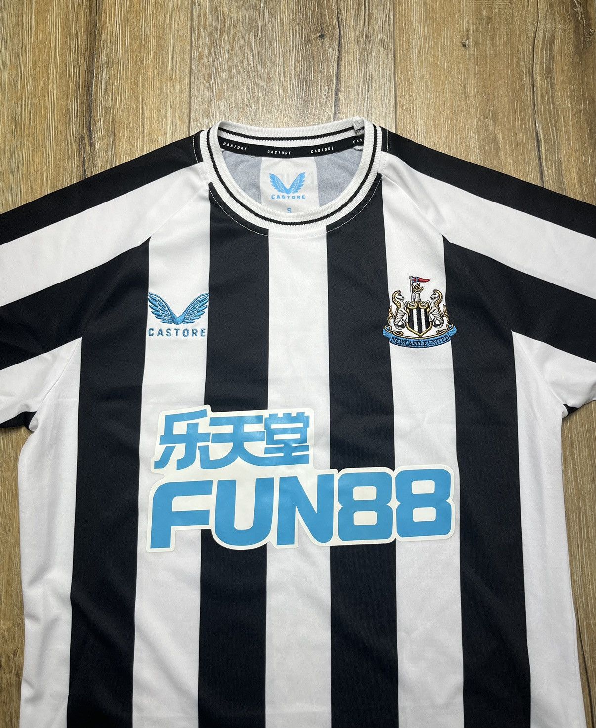 Castore NEWCASTLE 22/23 Y2K FOOTBALL JERSEY Size US S / EU 44-46 / 1 - 3 Thumbnail