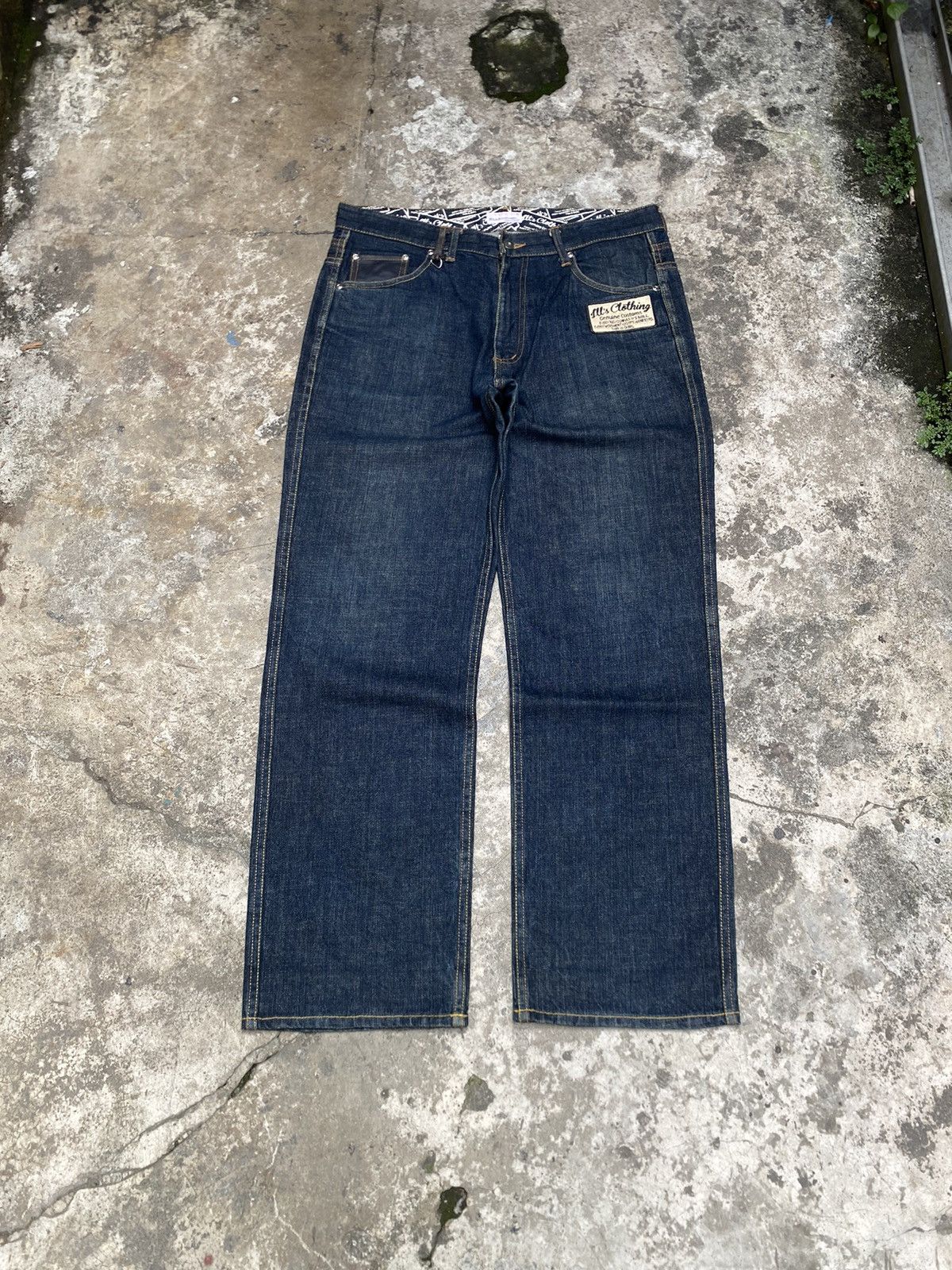 Japanese Brand I’lls Clothing Yellow Embroidered Beyond Script Deep Blue Size US 36 / EU 52 - 2 Thumbnail