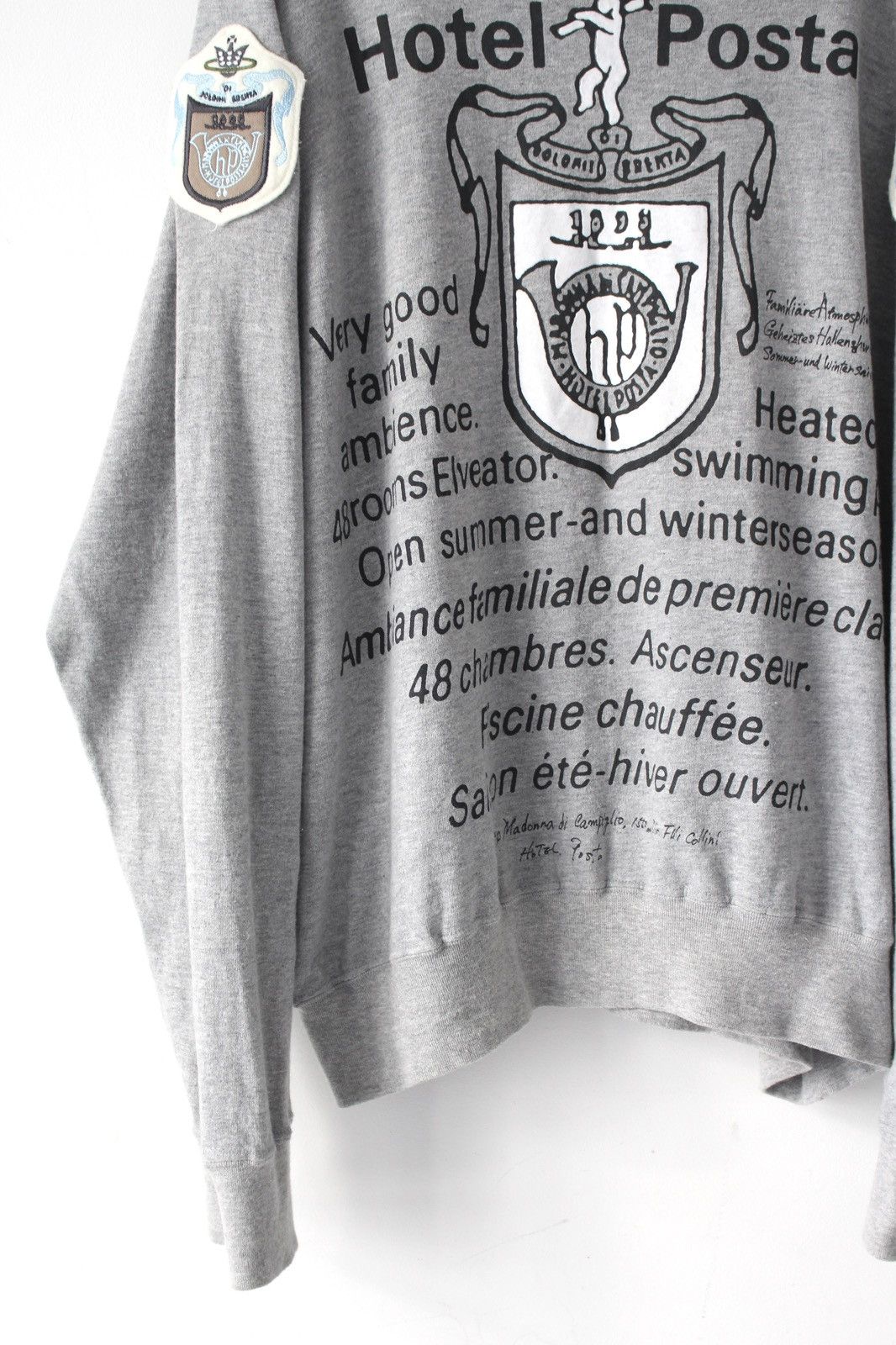 45rpm 2000S 45RPM STUDIO “HOTEL POSTA” CREST GRAPHIC SWEATSHIRT Size US L / EU 52-54 / 3 - 6 Thumbnail