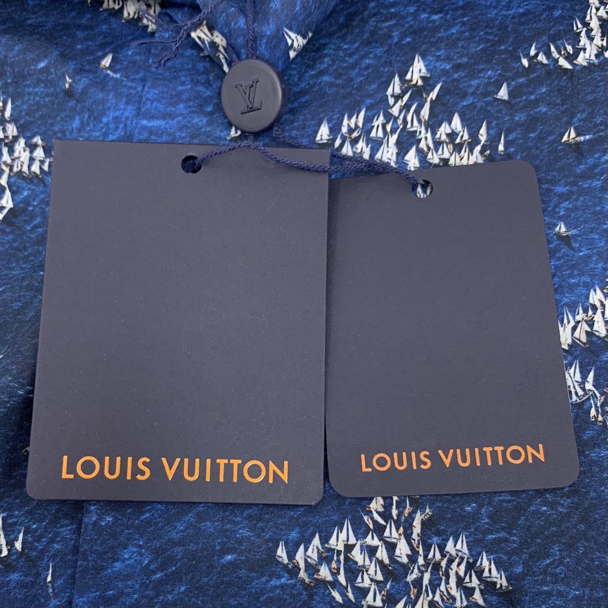 Louis Vuitton Louis Vuitton 25 Blue Logo Full Print Shirt Size US XXL / EU 58 / 5 - 6 Thumbnail