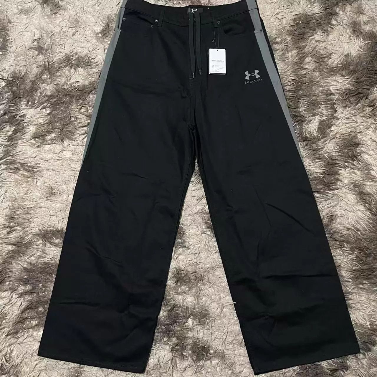 Balenciaga Balenciaga x Under Armour Black Baggy Jeans S (New) Size 26" / US 2 / IT 38 - 1 Thumbnail