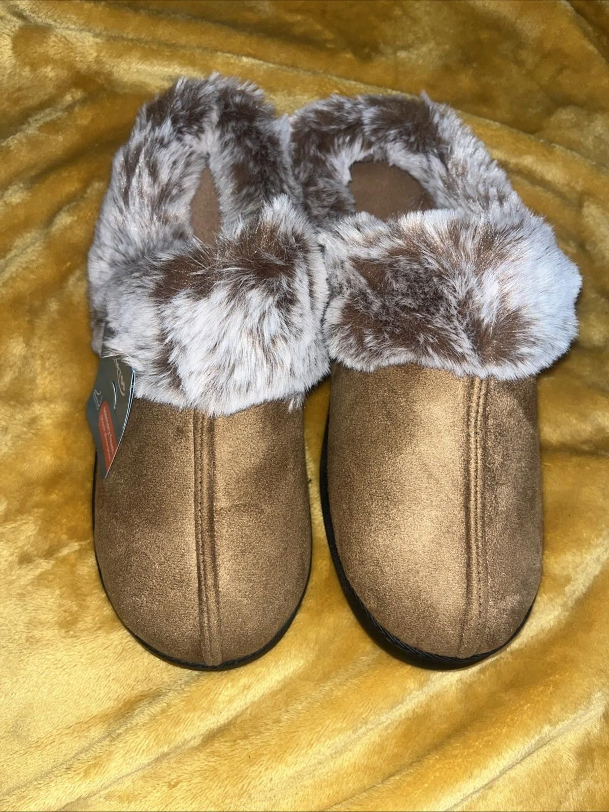 Other NWT Hometop Women’s Brown Faux Fur Clog Slippers Size 10 Size US 10 / IT 40 - 1 Thumbnail
