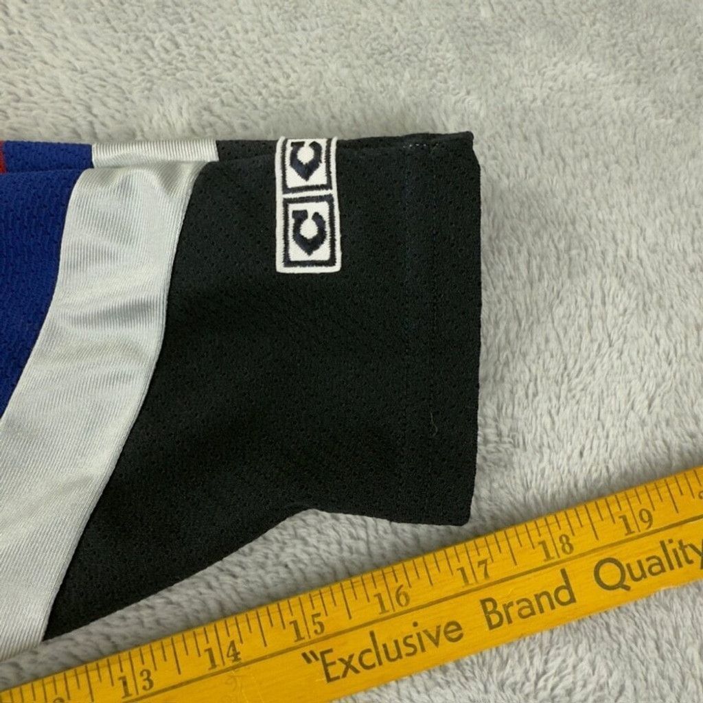 Ccm Vintage Vancouver Canucks Youth Size Small/Medium Hockey Jer Size US S / EU 44-46 / 1 - 11 Thumbnail
