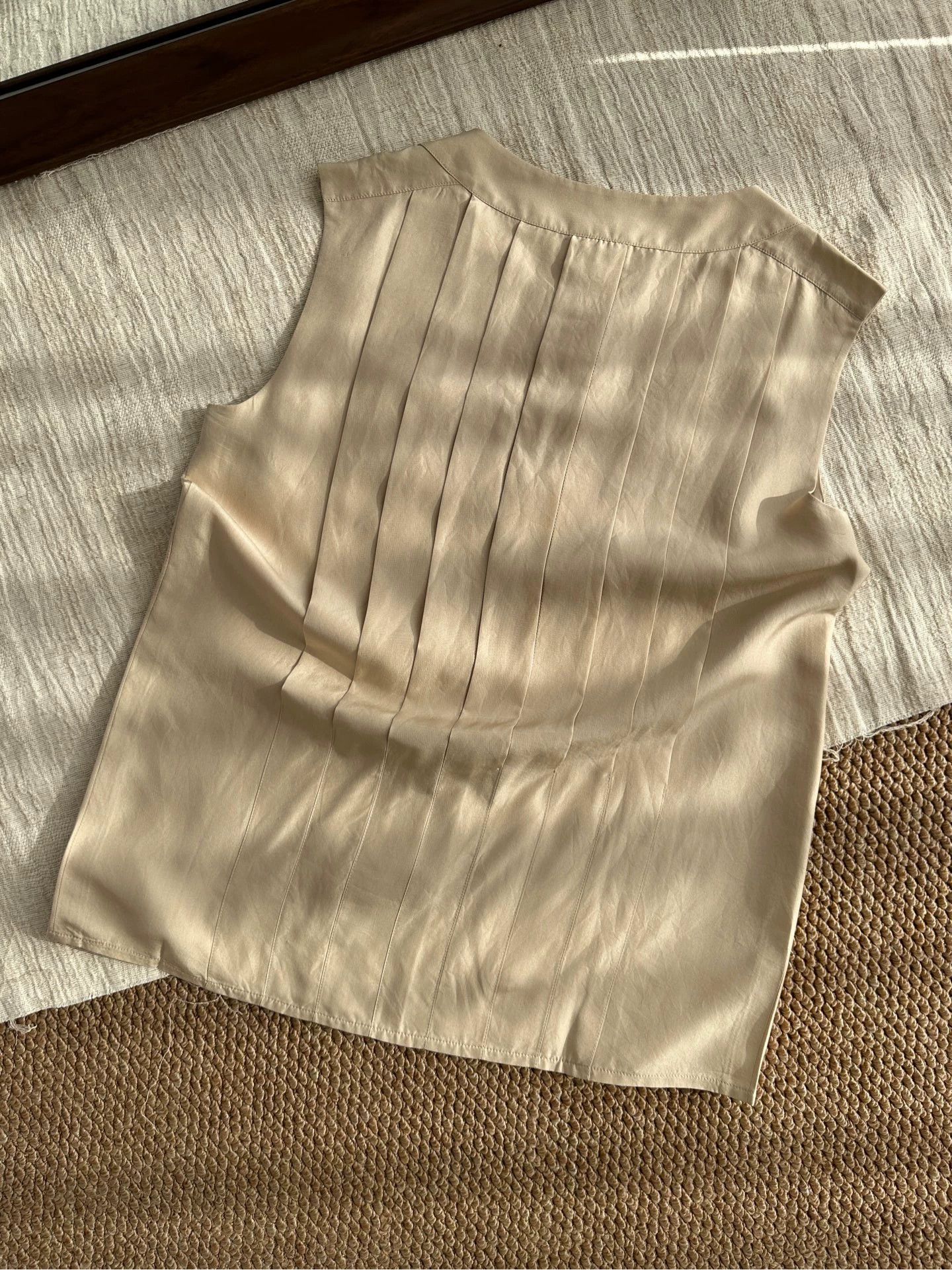 Chanel CHANEL Vintage Camellia Gold Paneled Blouse Women Beige Size M / US 6-8 / IT 42-44 - 6 Thumbnail