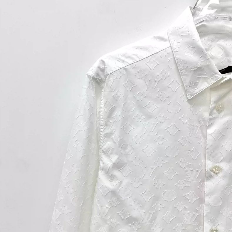 Louis Vuitton Louis Vuitton White logo embossed full-print cotton lapel Size US S / EU 44-46 / 1 - 3 Thumbnail