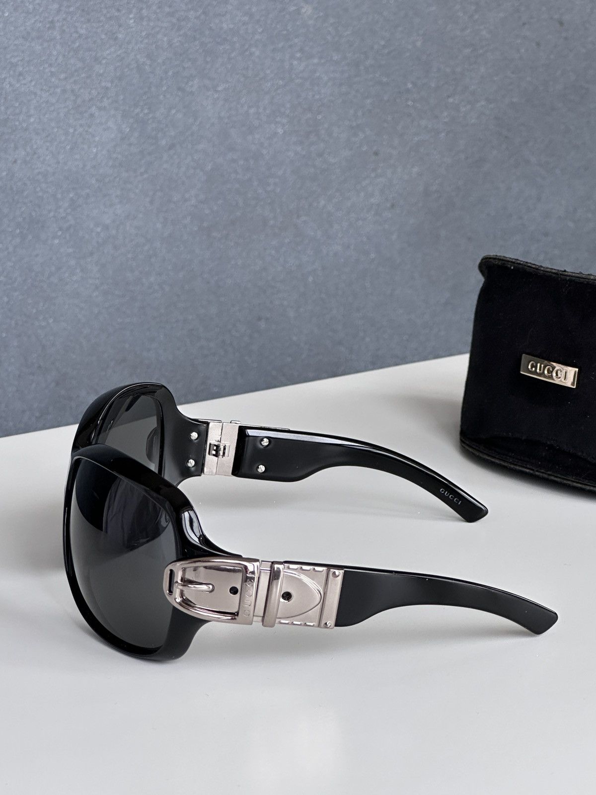 Gucci GUCCI Shield Buckle Logo Oversized Black Sunglasses GG2591/S Size ONE SIZE - 2 Thumbnail