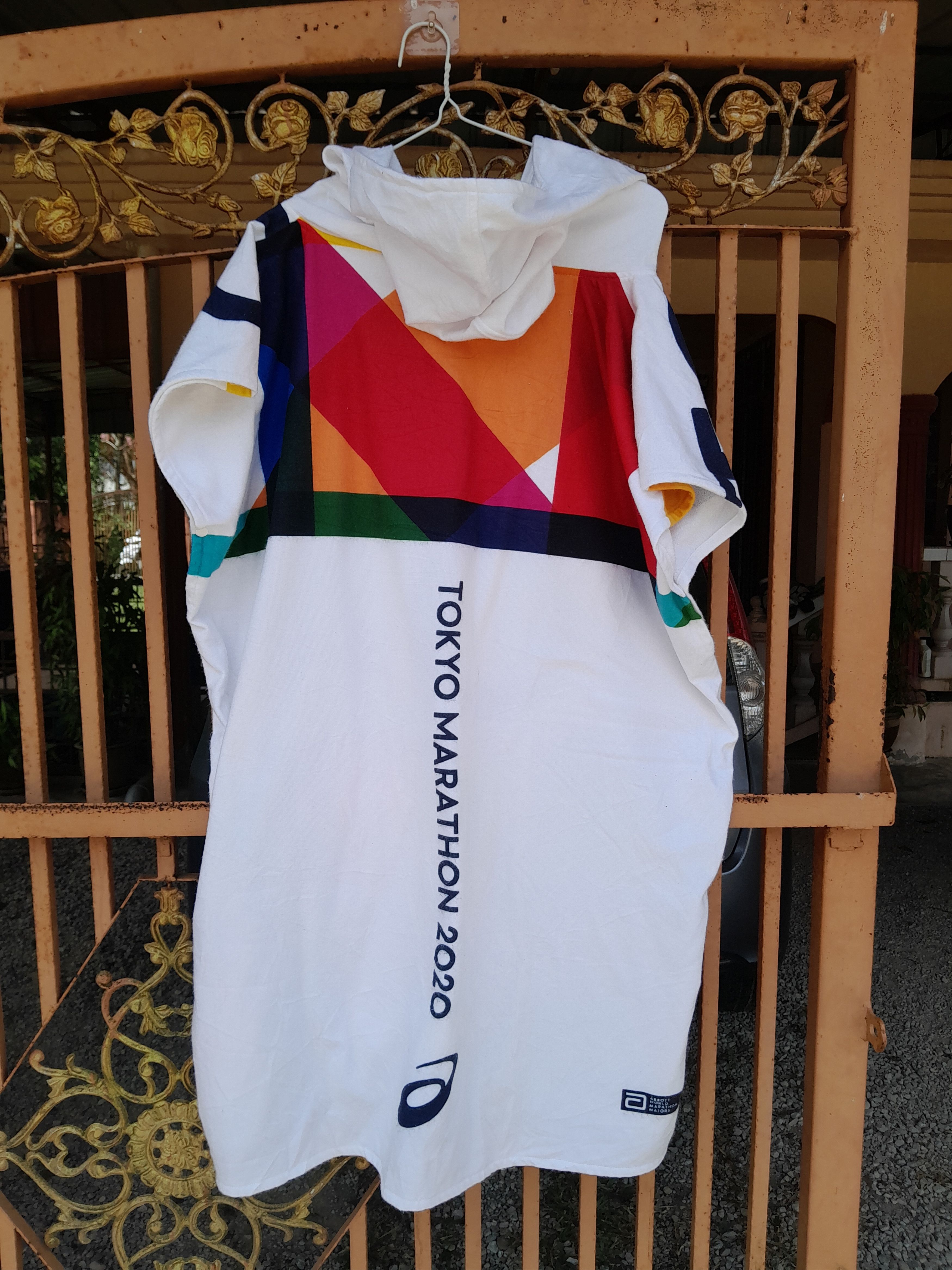 Asics ASICS Tokyo Marathon 2020 Finisher Hooded Poncho Towel OS Size US L / EU 52-54 / 3 - 4 Thumbnail