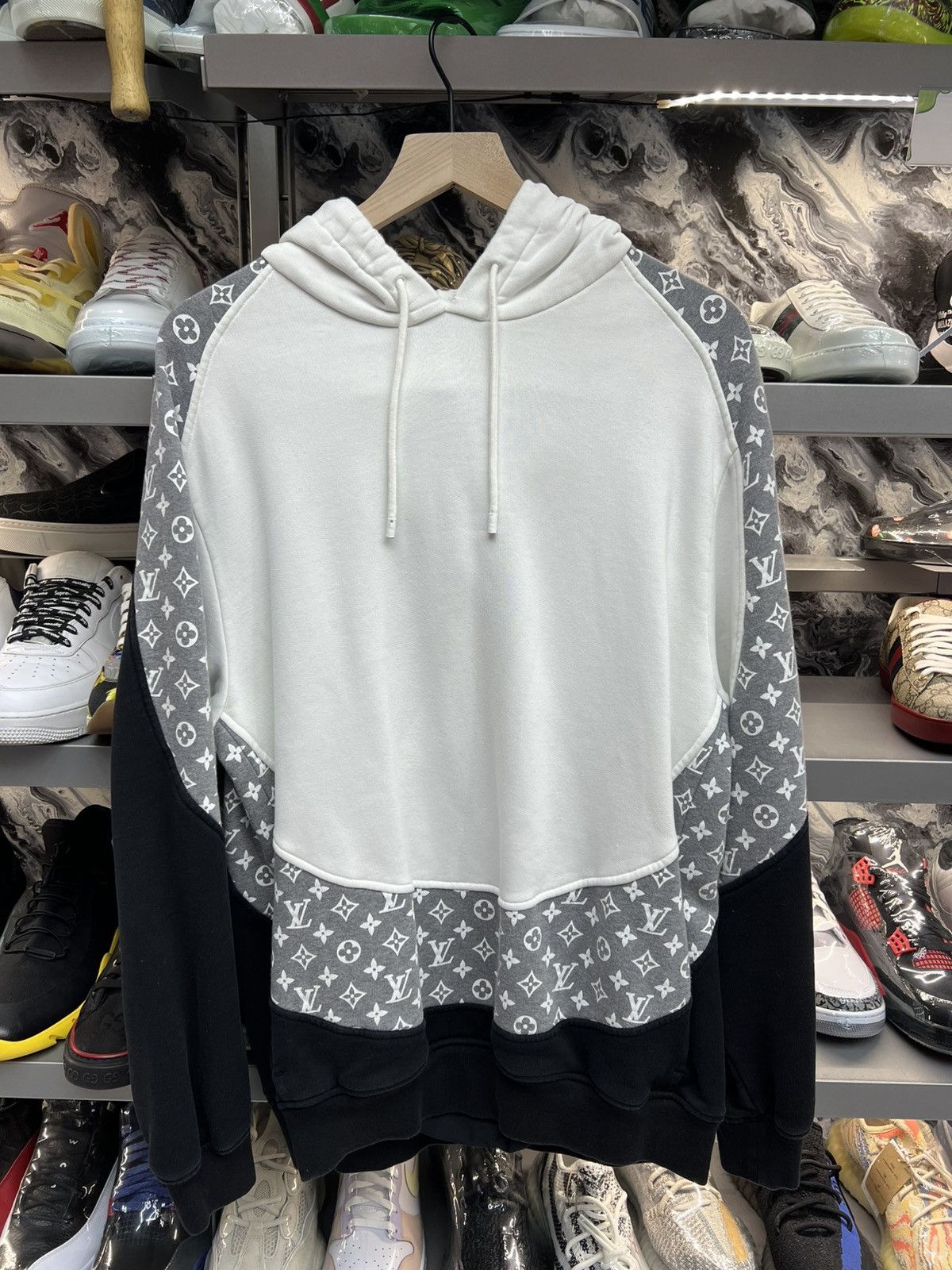 Louis Vuitton Louis Vuitton White/Grey/Black Circle Hoodie Size US XL / EU 56 / 4 - 1 Thumbnail