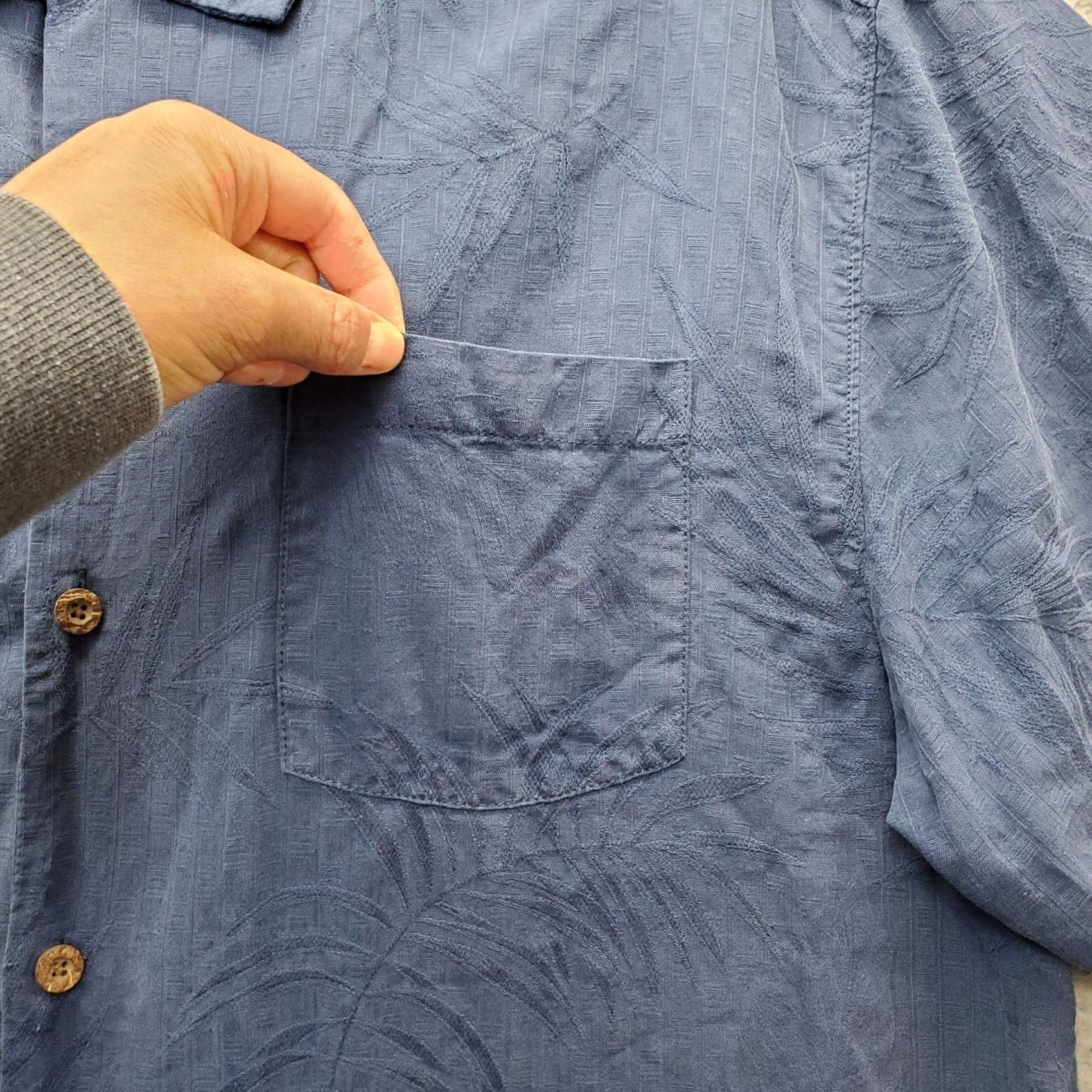 Tommy Bahama VINTAGE Tommy Bahama Navy Silk Embossed Palm Leaf Hawaiian Shirt Mens XL Button-Up Short Sleeve Collared Casual Travel Size US XL / EU 56 / 4 - 3 Thumbnail