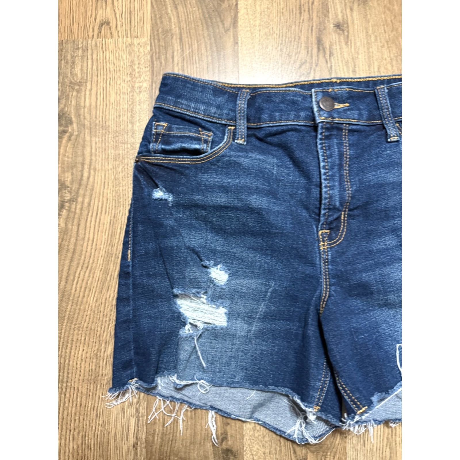 Old Navy VINTAGE? Old Navy Shorts, Women's Size 4, Blue Denim High Rise Jean Shorts Ripped Size 27" / US 4 / IT 40 - 3 Thumbnail
