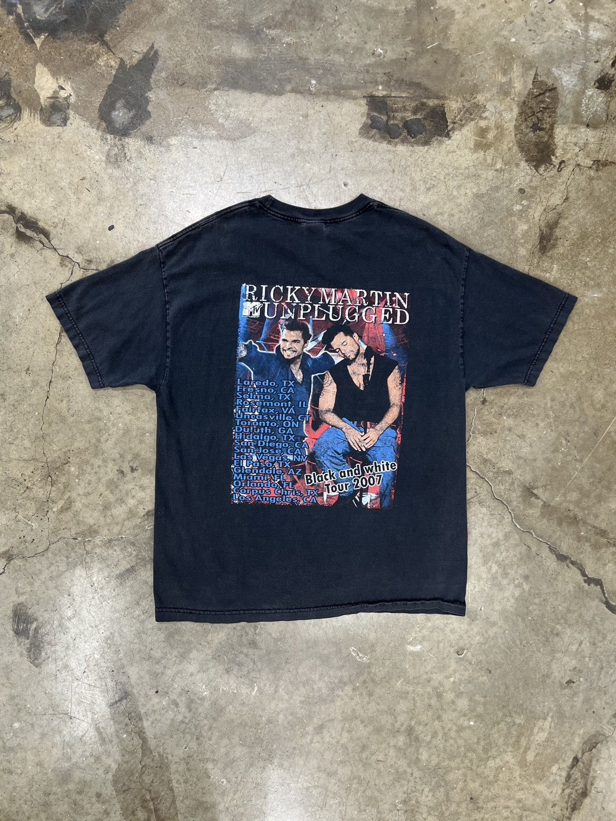 Band Tees Vintage 2007 Ricky Martin Black and White Tour Tee XL Size US XL / EU 56 / 4 - 2 Thumbnail