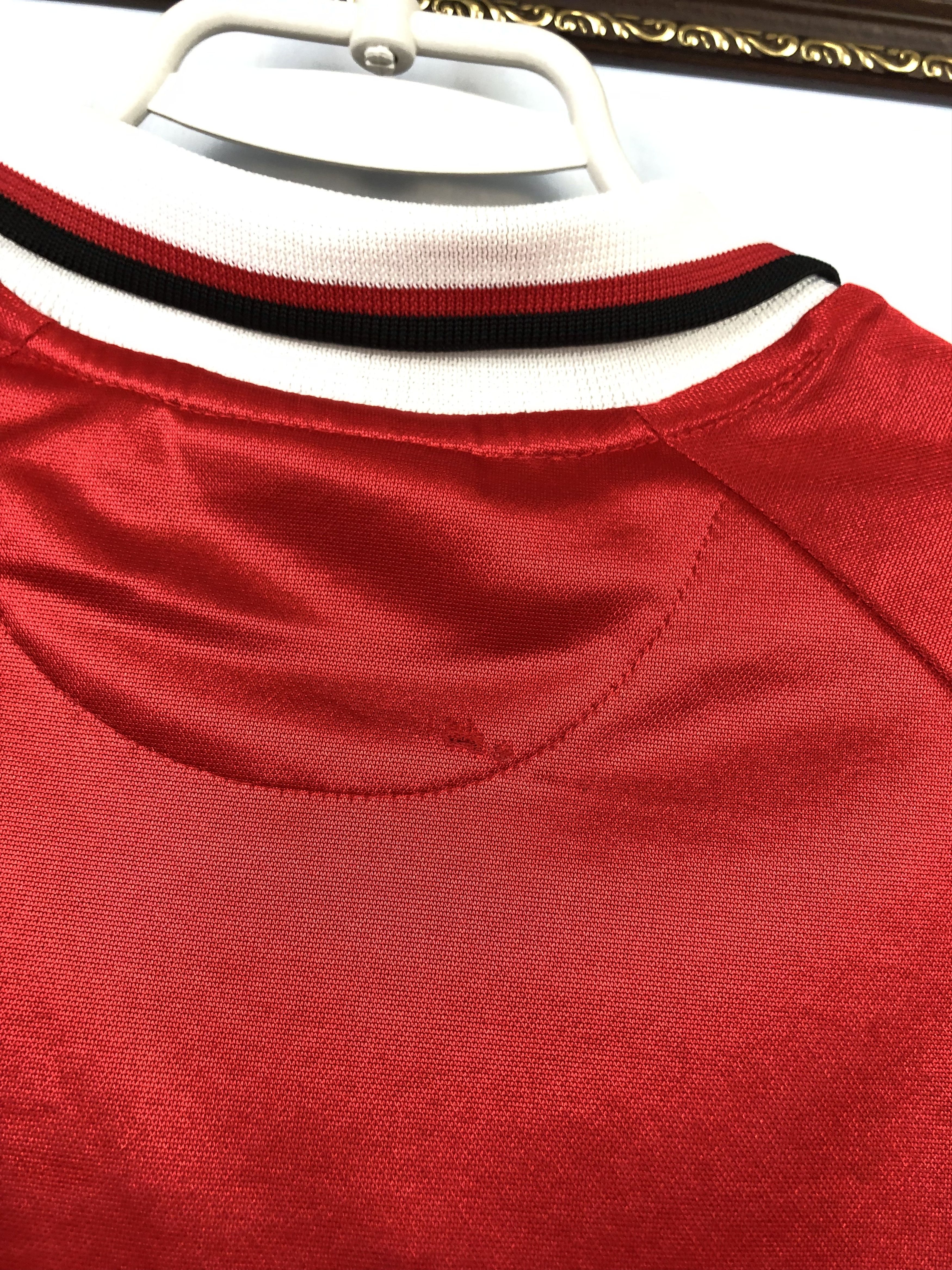 Vintage Manchester United Cup Shirt shirt 1997 Soccer Jersey Size US L / EU 52-54 / 3 - 13 Thumbnail