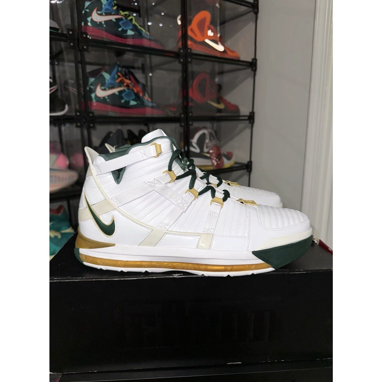 Nike VINTAGE Nike Zoom LeBron III 3 SVSM Gold Heel PE Promo Sample Size 11 RARE Sneaker Mens 2005 Size US 11 / EU 44 - 2 Thumbnail