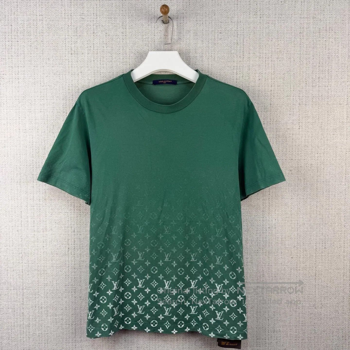 Louis Vuitton Louis Vuitton FW23 Logo Gradient Print T-Shirt. Size US XL / EU 56 / 4 - 1 Thumbnail