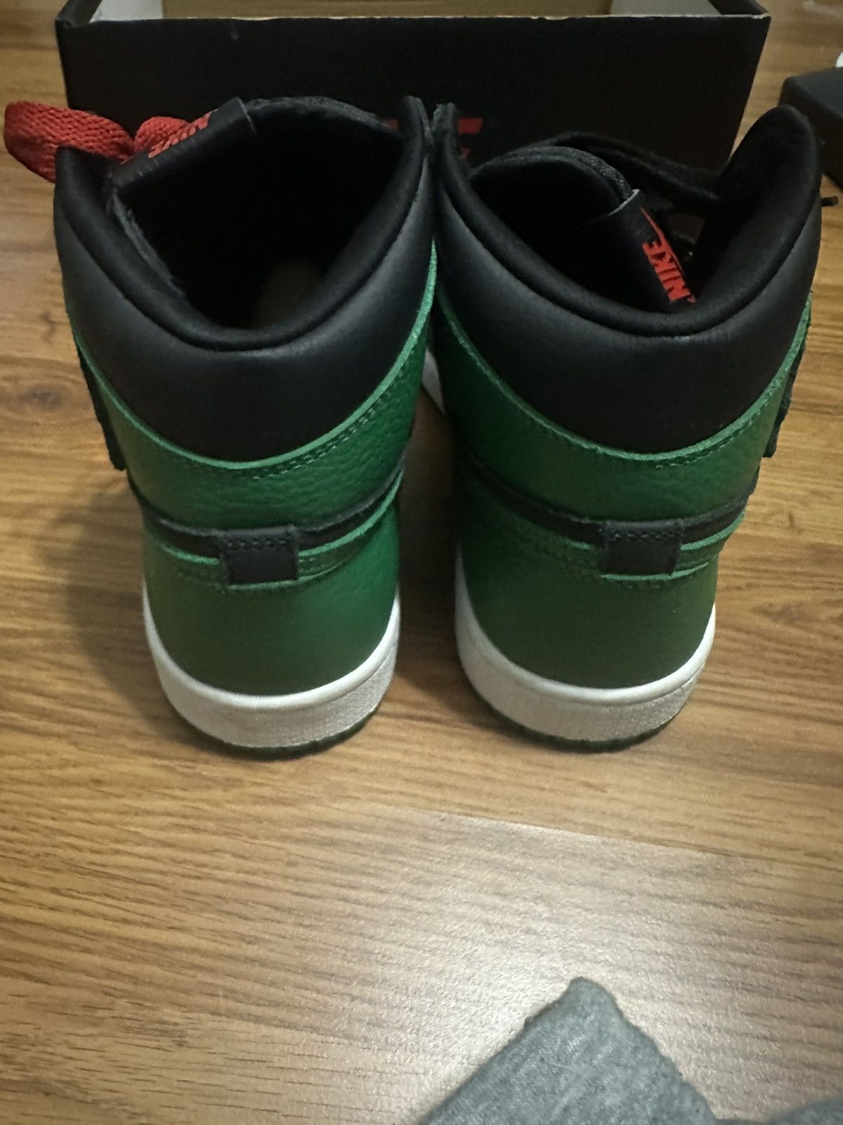 Jordan Brand Jordan 1 pine green Size US 9 / EU 42 - 4 Thumbnail