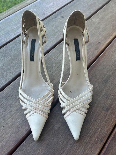 Sergio Rossi Sergio Rossi White Pumps Size US 9 / IT 39 - 1 Thumbnail