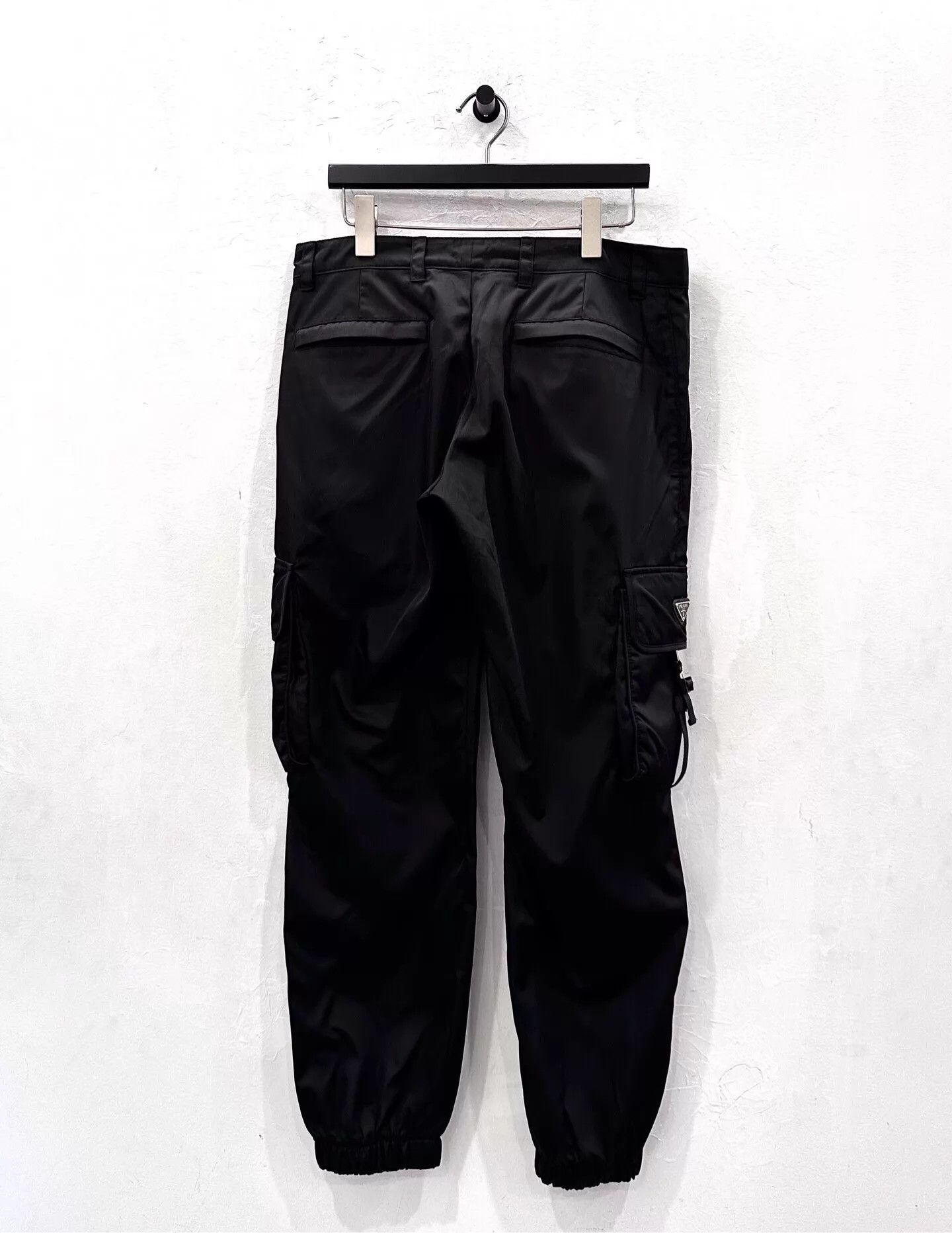Prada Prada Men's Black Metal Triangle Logo Cargo Pants 48 Size US 32 / EU 48 - 2 Thumbnail