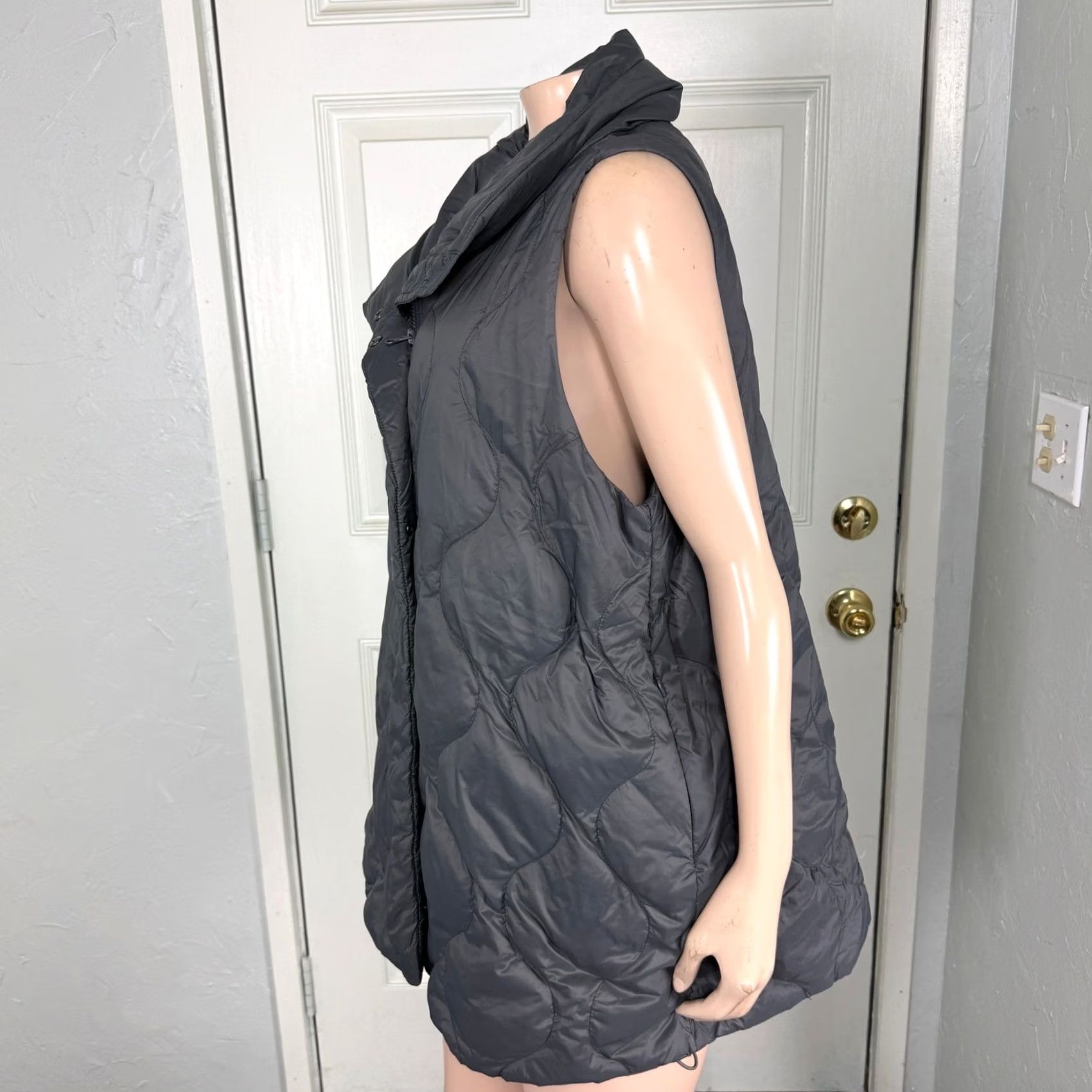 Lululemon Final Output: Lululemon Down Quilted Womens Jacket Vest Large Puffer Coat Full zip Gray Vv21 Size L / US 10 / IT 46 - 3 Thumbnail