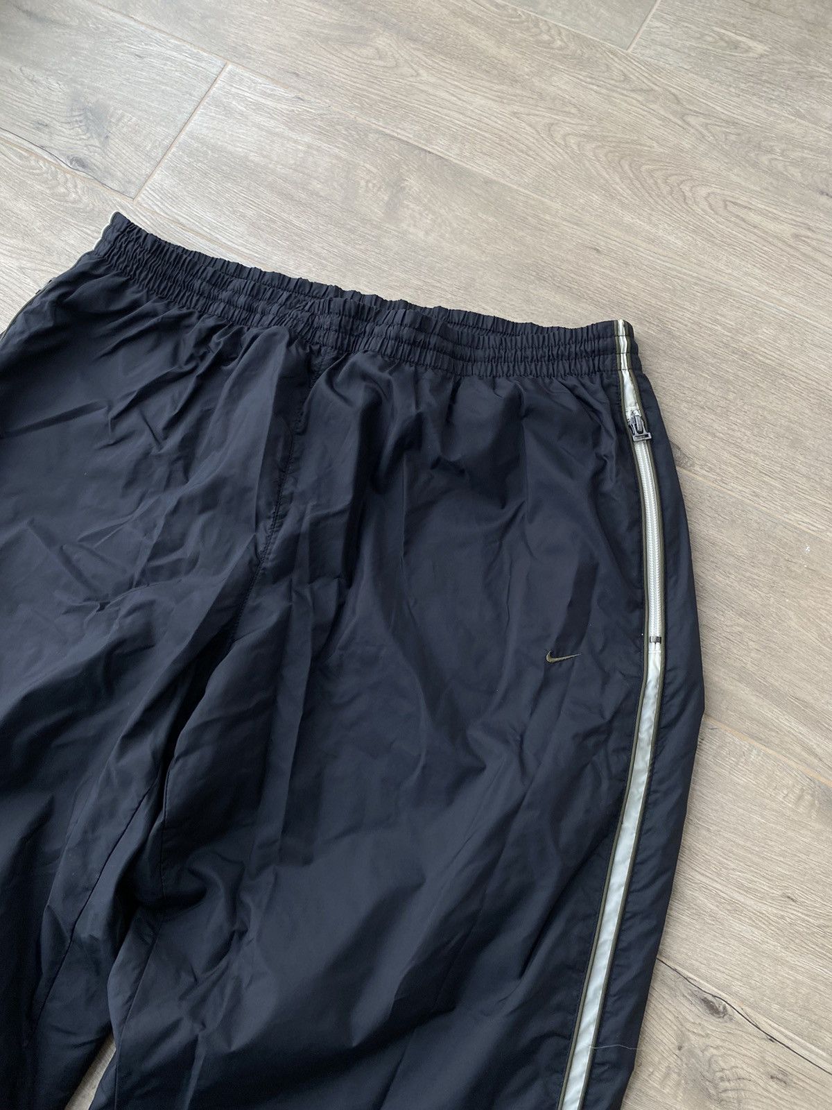 Nike Vintage Nike Nylon Baggy Sweatpants Size US 37 - 5 Thumbnail