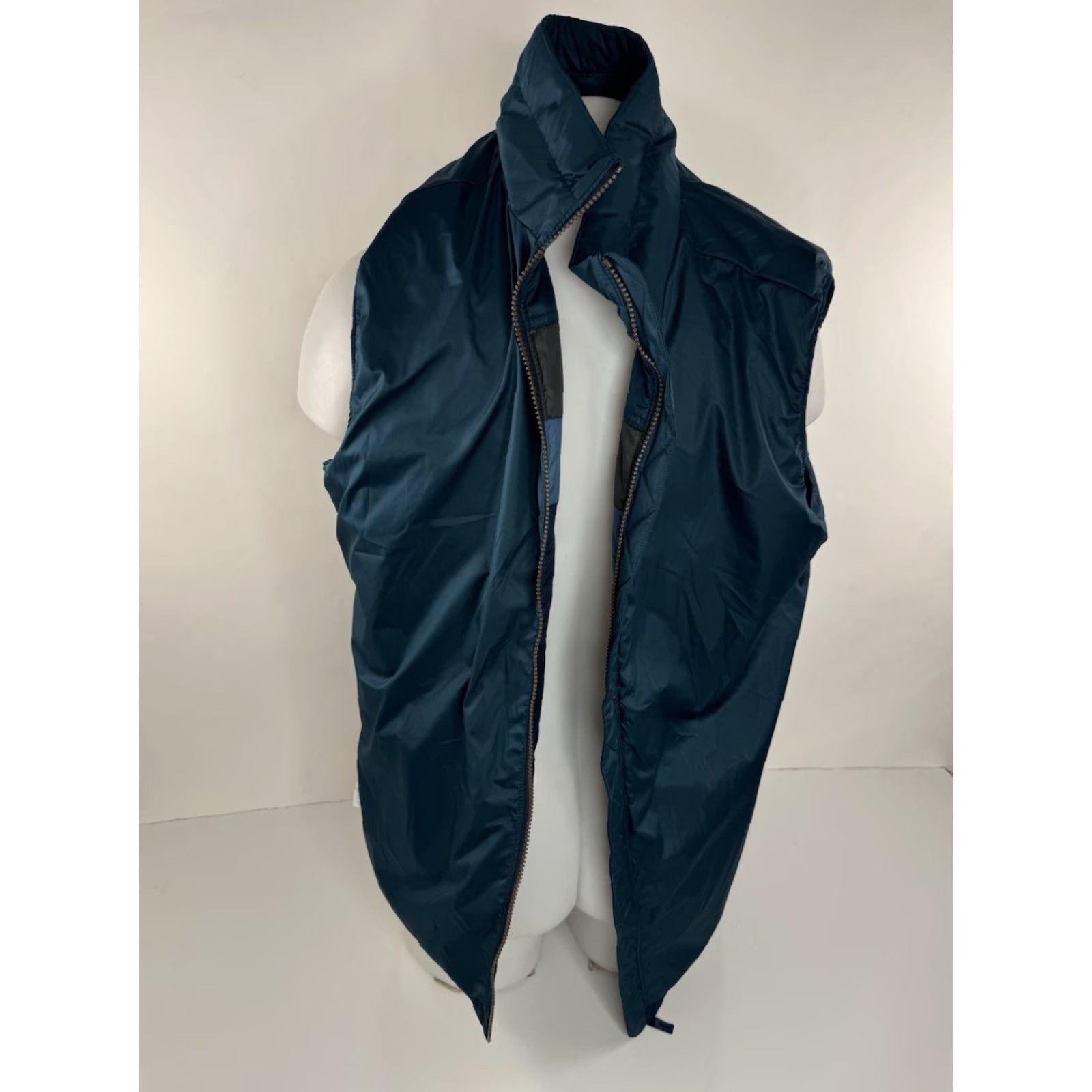 Vintage VINTAGE LL BEAN Mens Vest Packable Quilted Zip LT Tall Blue Gray Mens Size LT Vest Womens? Size US L / EU 52-54 / 3 - 5 Thumbnail