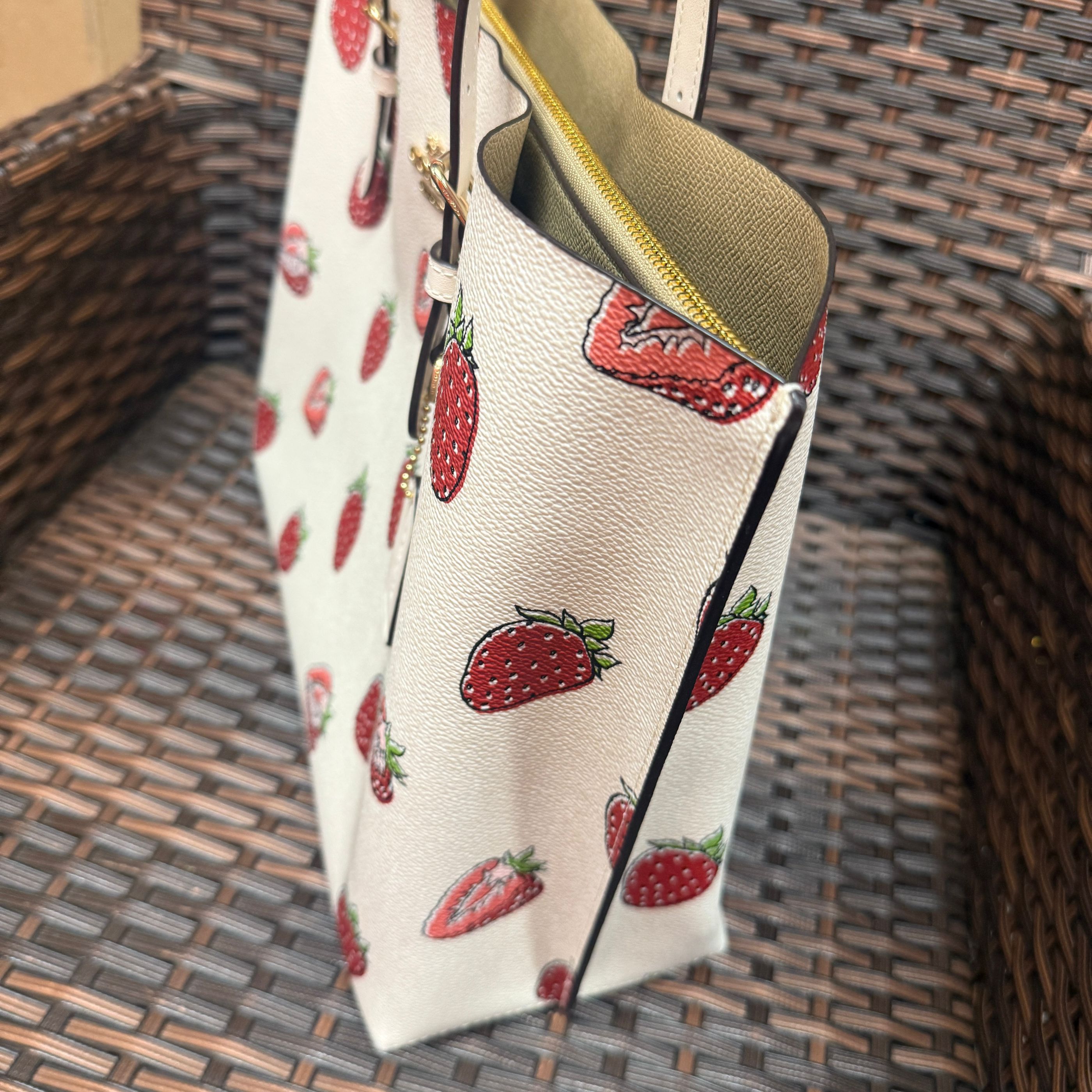 coach Mollie Tote Bag With Strawberry Print caq65