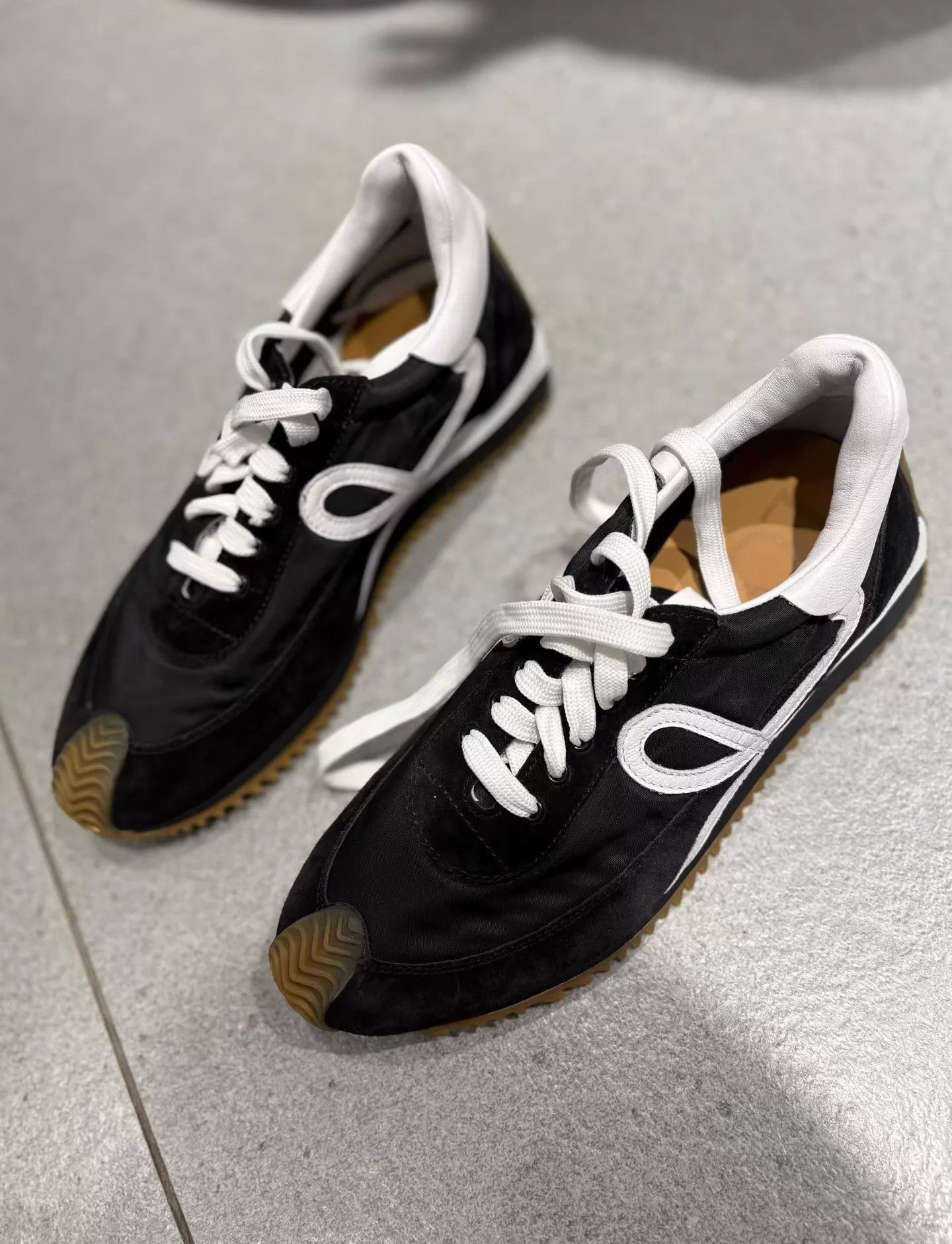 Loewe Loewe Classic Colorway 39 99 new sneakers Size US 8.5 / IT 38.5 - 1 Thumbnail