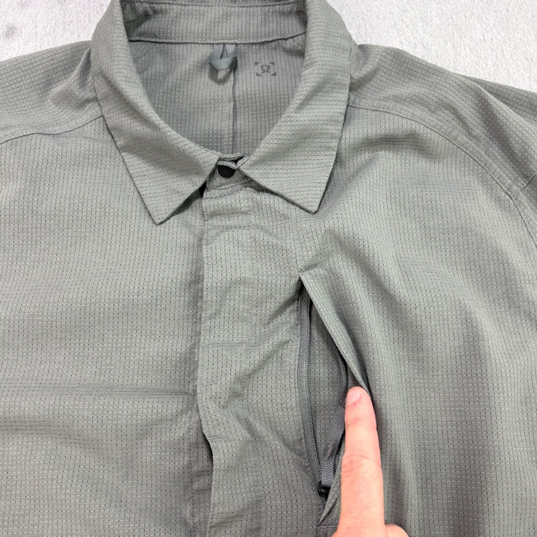 Lululemon Lululemon Shirt Mens Medium Gray Snap Up Long Sleeve Performance Casual Size US M / EU 48-50 / 2 - 3 Thumbnail