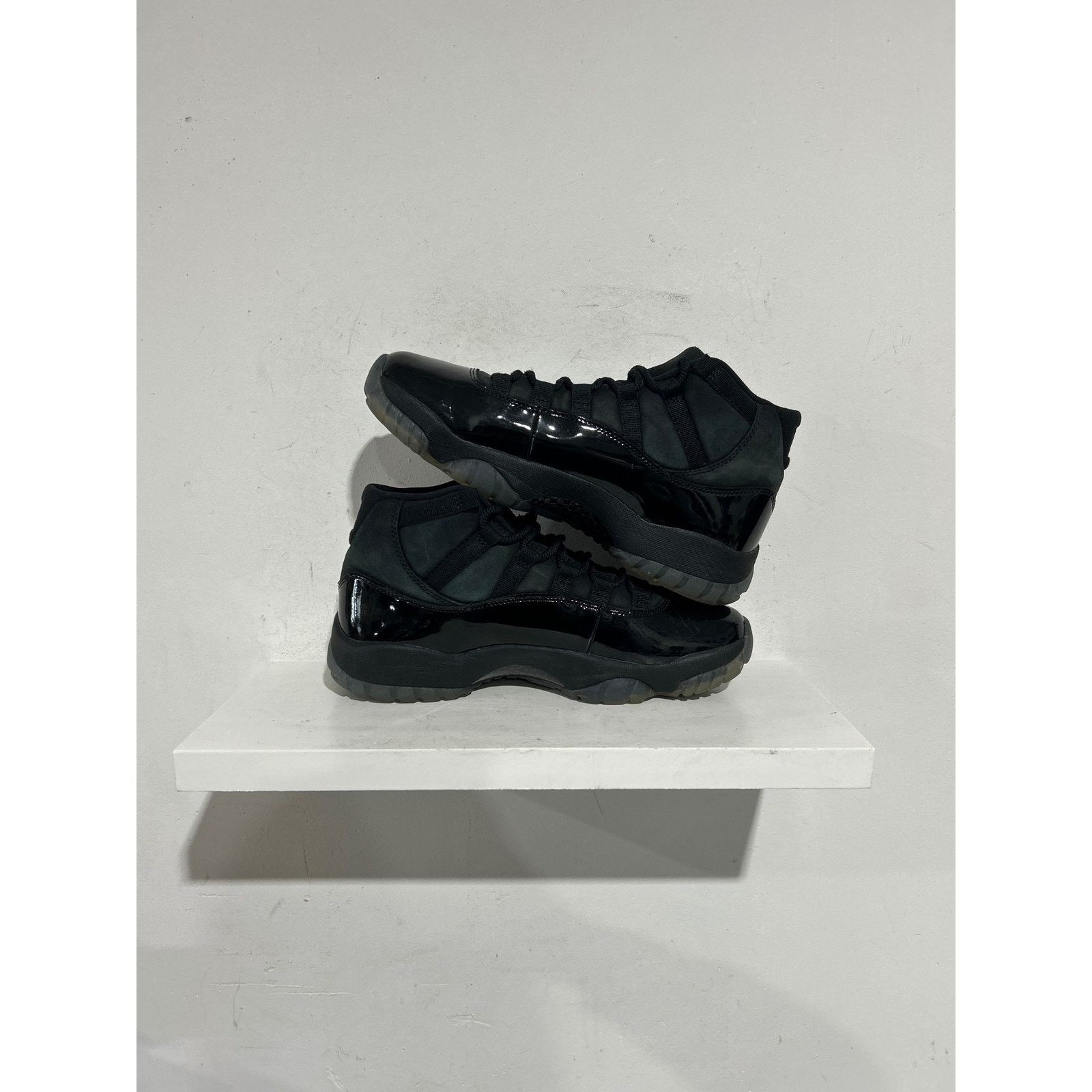 Nike JORDAN 11 RETRO 'CAP AND GOWN' SIZE 8.5 PREOWNED Size US 8.5 / EU 41-42 - 4 Thumbnail