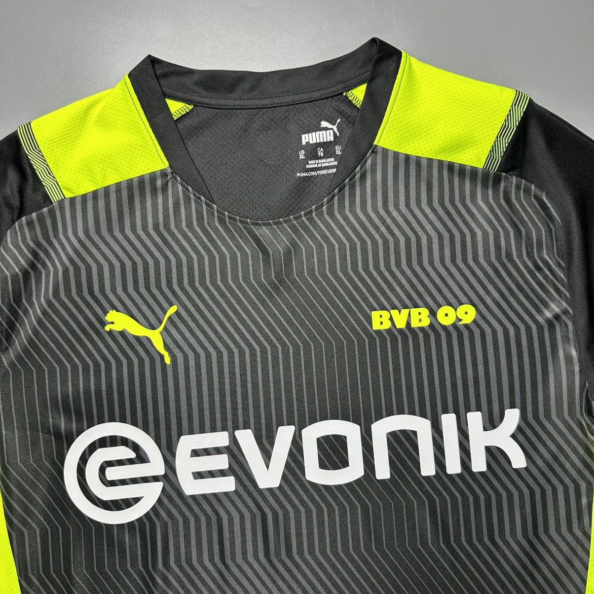 Puma BORUSSIA DORTMUND PUMA 2021/2022 FOOTBALL TRAINING JERSEY Size US XL / EU 56 / 4 - 4 Thumbnail