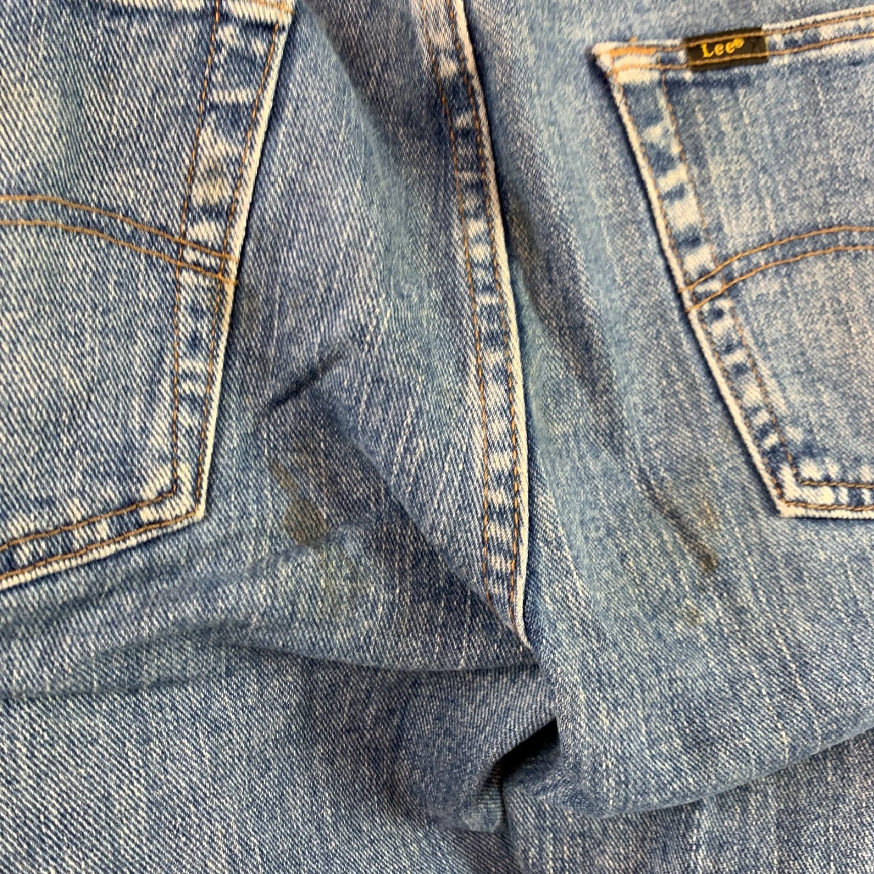 Lee VINTAGE Lee Jeans Regular Fit Size 36 x 30 100% Cotton Medium Wash Stains USA Pattern Solid Button Zip Fly Denim Jeans Mens 80s 90s Size US 36 / EU 52 - 5 Thumbnail