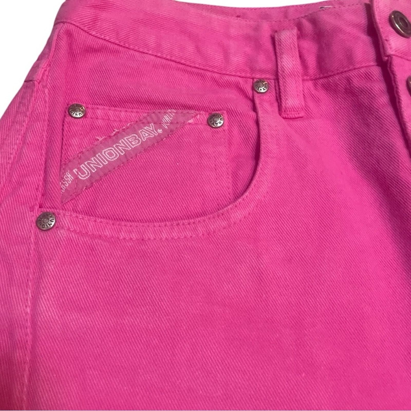 UNIONBAY UNIONBAY Vintage Hot Pink High Waisted Denim Mom Shorts Size 28" / US 6 / IT 42 - 4 Thumbnail