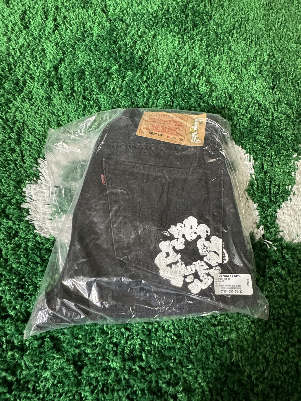 DENIM TEARS Denim Tears Levis 501 Cotton Wreath Denim Jean Black 32 Size US 32 / EU 48 - 9 Thumbnail