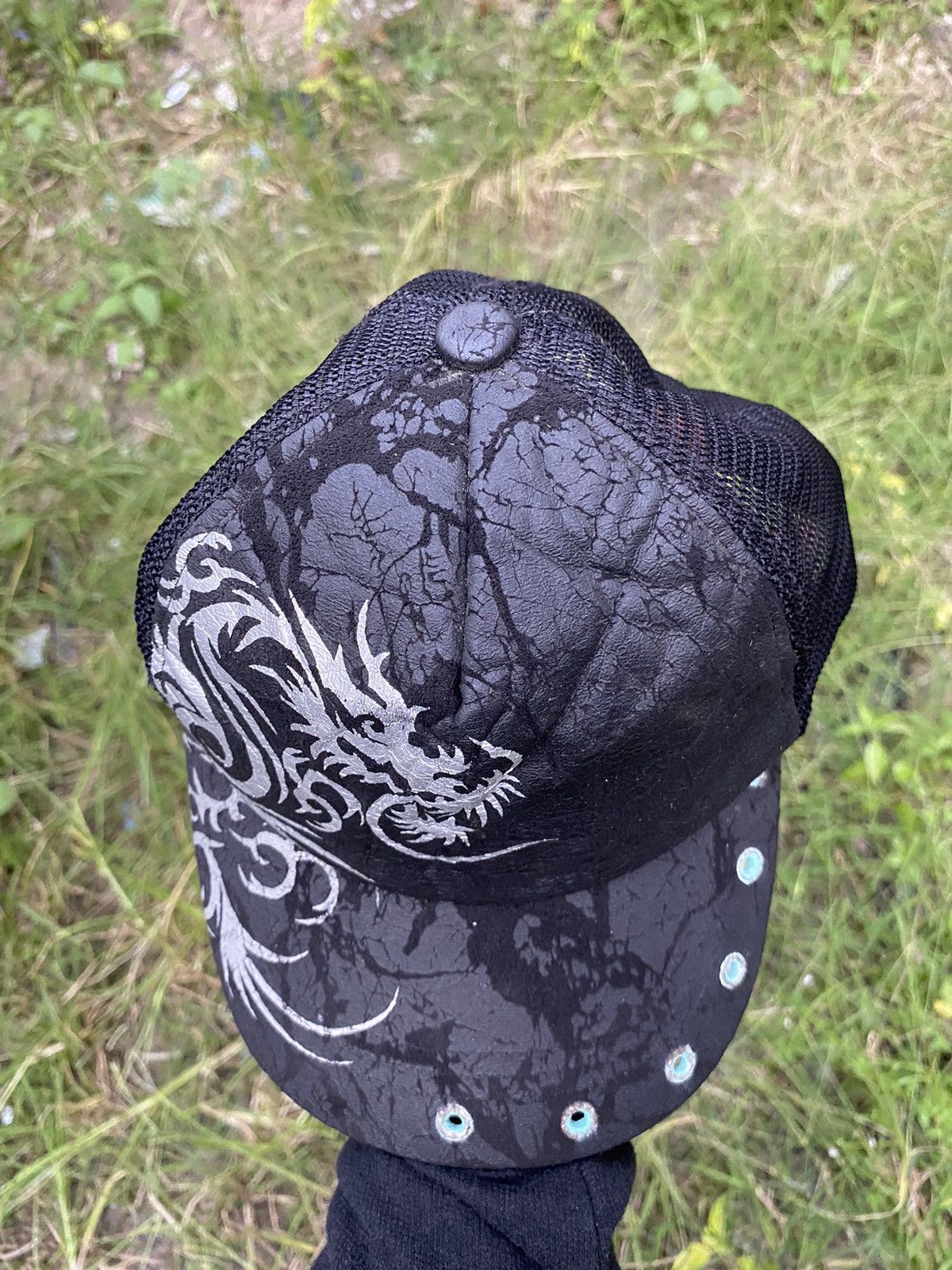 Vintage poem style dragon avant garde Trucker hats
