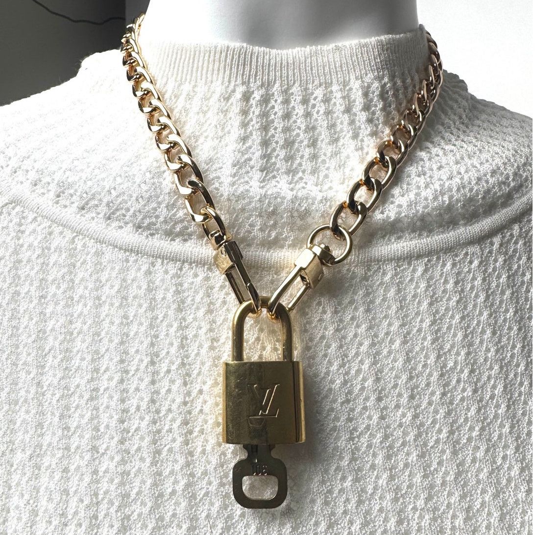 Louis Vuitton Louis Vuitton LV 301 Lock With Key on Unbranded Necklace Size ONE SIZE - 4 Thumbnail