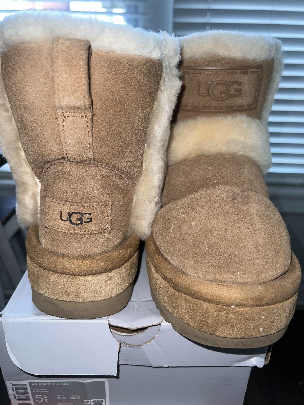 Ugg Woman’s Classic Chillapeak Ugg Boot Size US 7 / IT 37 - 2 Thumbnail