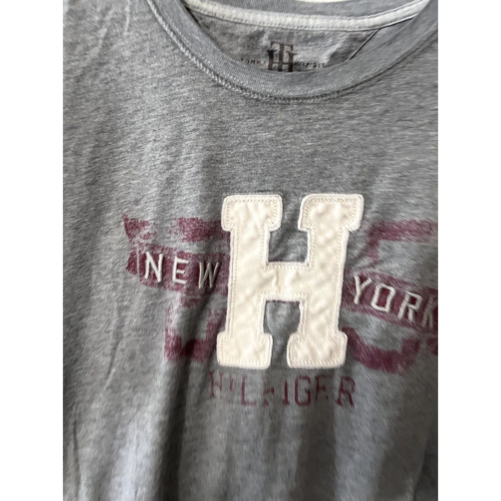 Tommy Hilfiger TOMMY HILFIGER Men's Gray Crew Neck Graphic T-Shirt Size L Short Sleeve American Size US L / EU 52-54 / 3 - 3 Thumbnail
