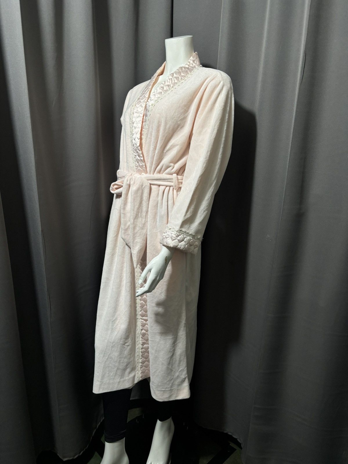 Dior 1970s Christian Dior Le Connaisseur Lace Trimmed Robe Size M / US 6-8 / IT 42-44 - 3 Thumbnail